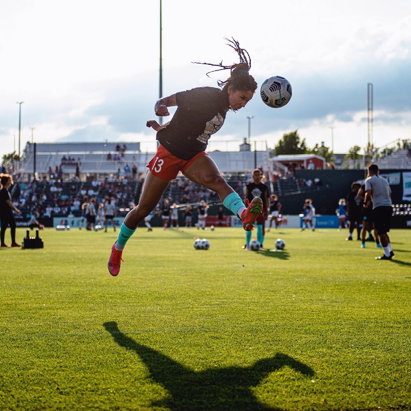 ✨⚽️

#ISIPhotos #NWSL #KCvWAS #KCWoSo #WomensSoccer #LegendsField #DatLight #⚽️