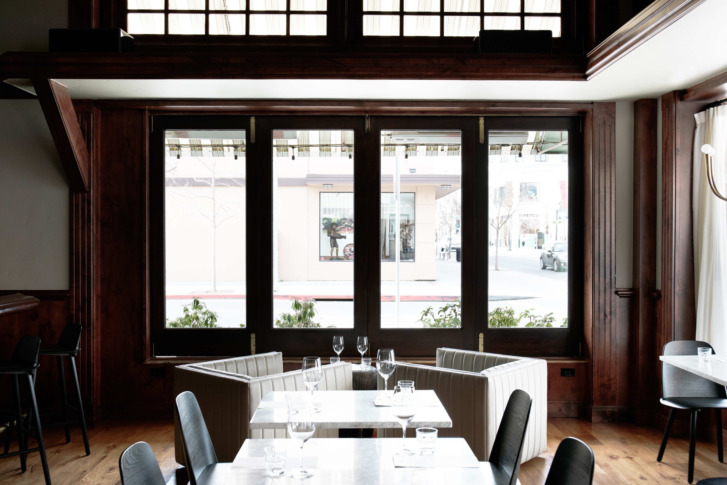 7_VCowdrey_AOTastingRoom-24.jpg