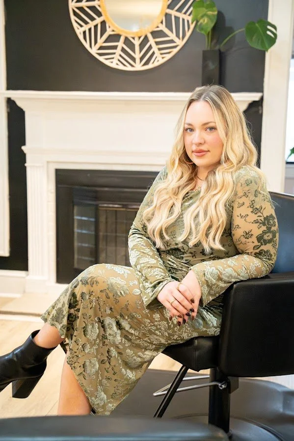 Meet Siarra! Siarra is a master stylist, with 10 years of experience! She is an extension pro, whether it be hand-tied, or k-tips. She is incredible at fantasy colors, by request only. She is our go-to stylist that is certified in curly cutting, as w