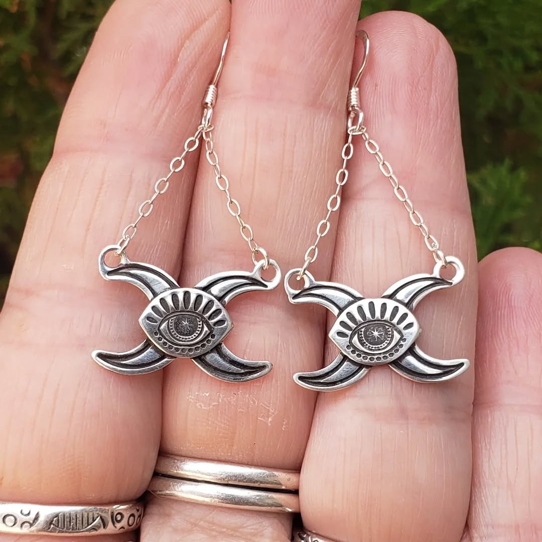 Working on some new earring designs... 🌛🧿🌜
🚀