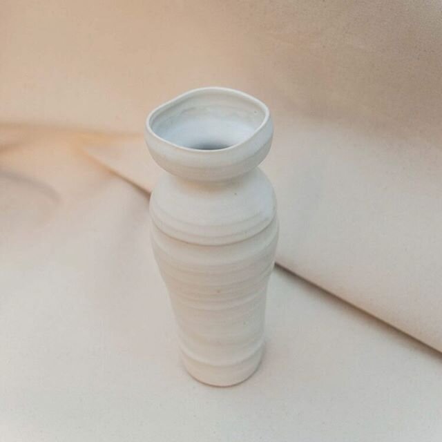 Appreciation photoshoot of these my little dove vases yesterday.  Six to eight inches&mdash; love my little guys.
