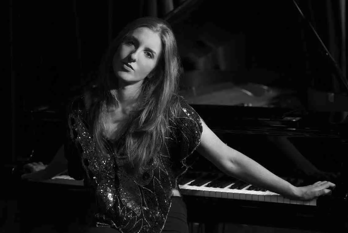 Emma Stephenson©Karen Steains-6943BW copy.jpg