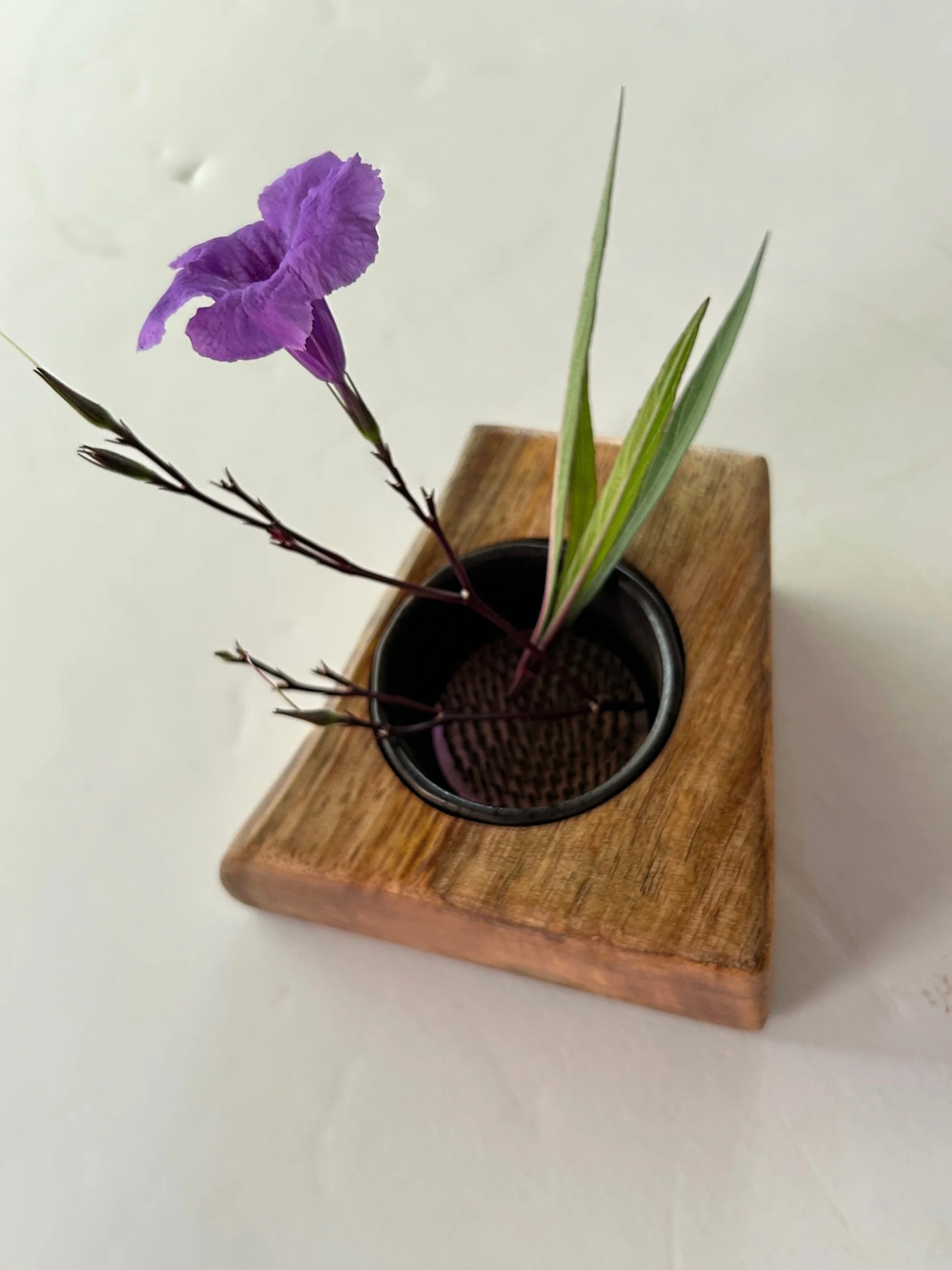 mango vase2.jpg
