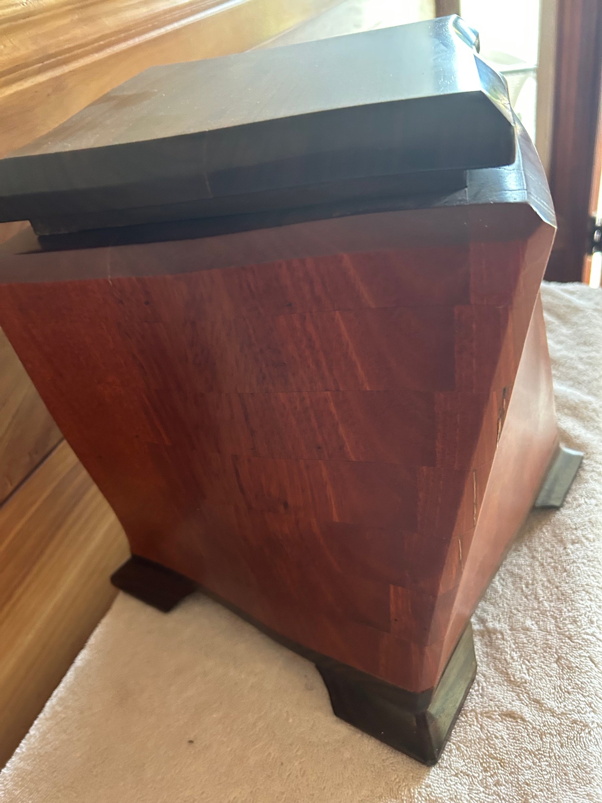 Urn5.jpg