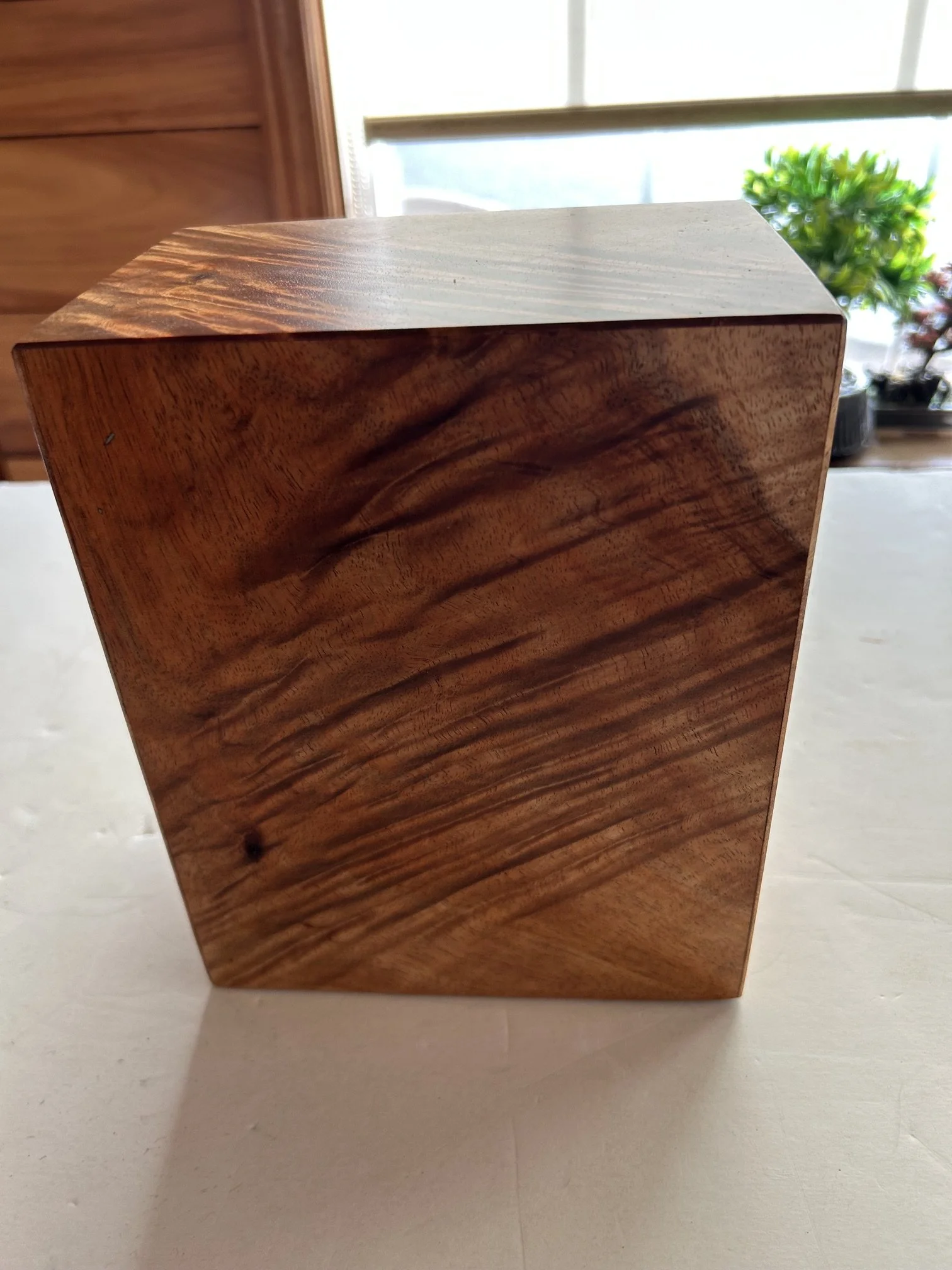 Urn1 back.jpeg