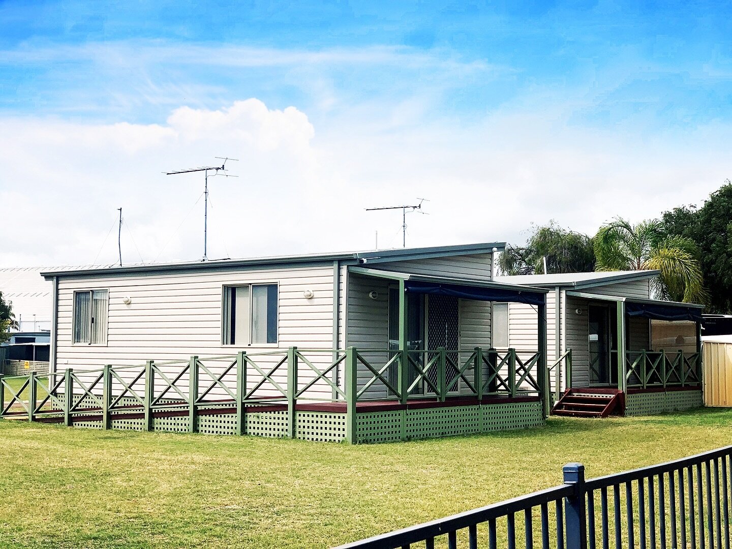 Did you know we have an Accessible Chalet at Cee &amp; See? ♿️ *Fully self-contained, 2 bedroom Chalet just metres from Rockingham Beach 💦☀️
.
#ceeandsee #accessibleaccommodation #accessibletravel  #accessibletourism #beachlife #rediscoverockingham 