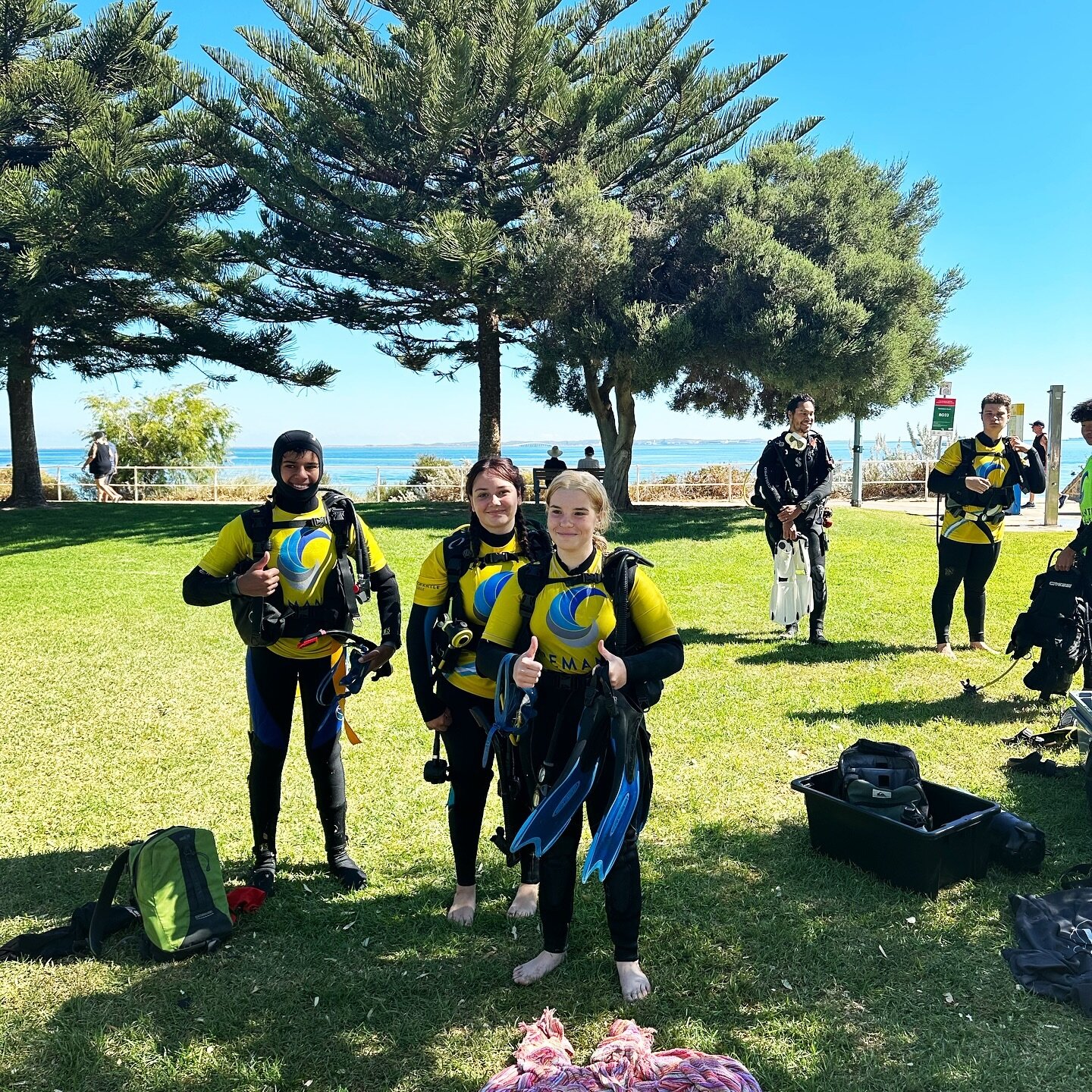 Great day on the Rockingham Dive Trail 🤿🐬 just down the road from #ceeandseecaravanpark 🩵 
.
FYI - sorry we are FULLY BOOKED for the EASTER LONG WEEKEND everyone 😬🐣
.
#ceeandsee #beachlife #seaside #dive #divetravel #rockinghamdivetrail #redisco