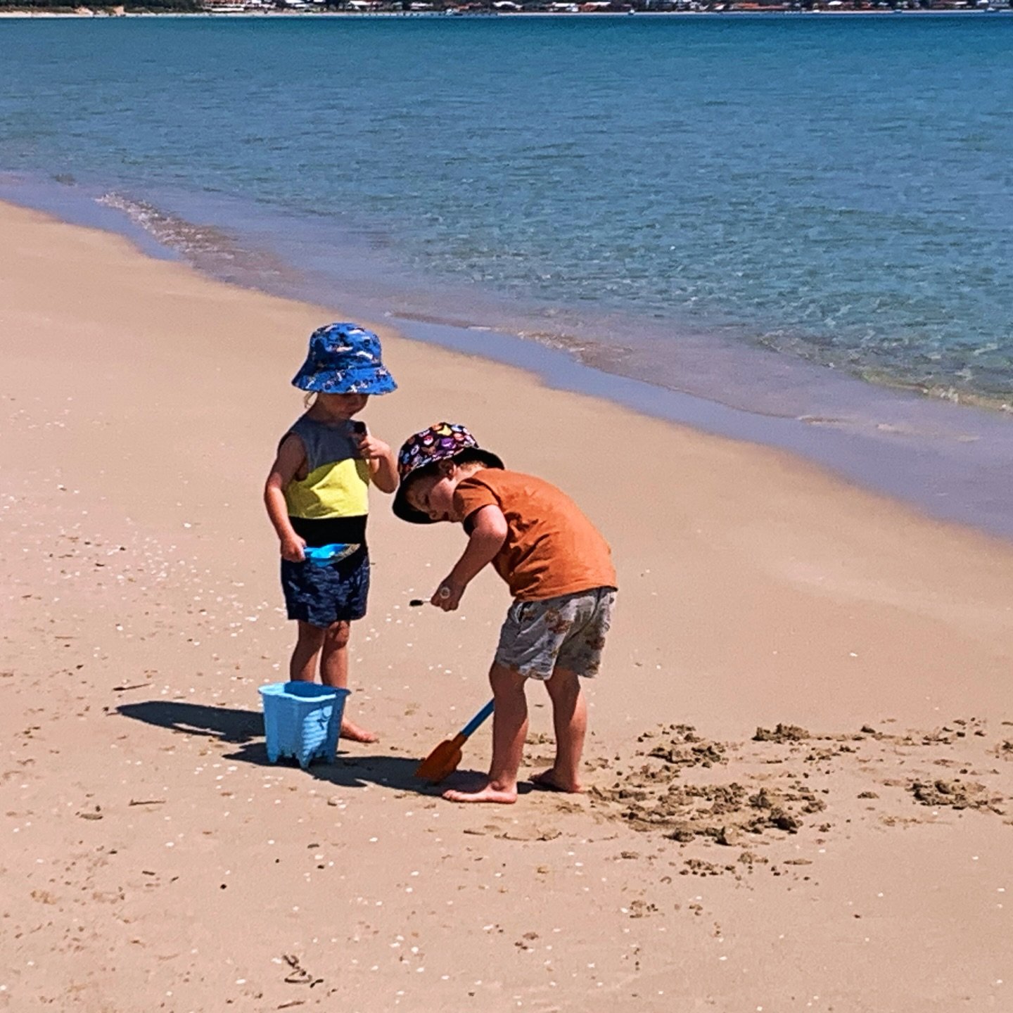 School holiday fun in the sun at Cee &amp; See ☀️🏖️ The beach opposite our park is just glorious today 💦 🩵
.
#ceeandsee #beachlife #seaside #schoolholidays #rediscoverockingham #rockingham #seeperth #caravanandcampingwa #letsgocaravancamping #cara