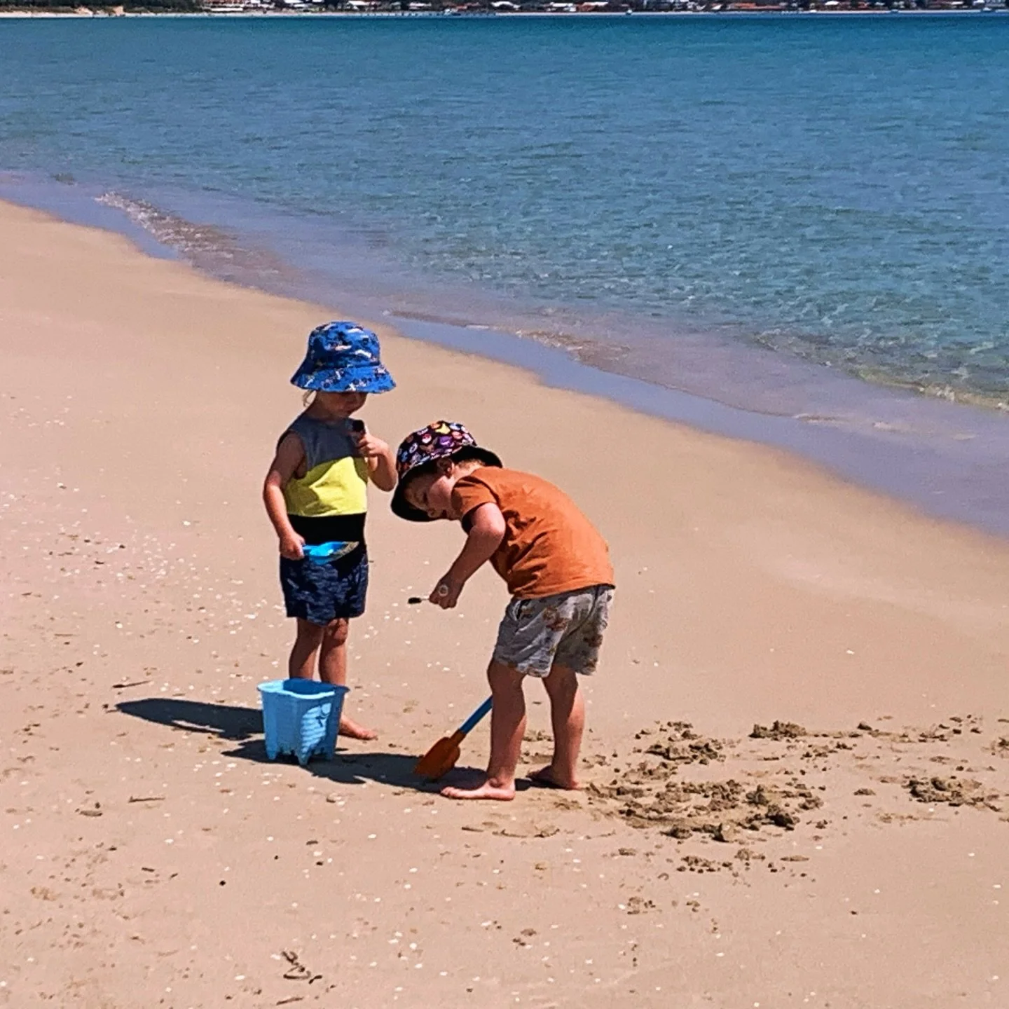 School holiday fun in the sun at Cee &amp; See ☀️🏖️ The beach opposite our park is just glorious today 💦 🩵
.
#ceeandsee #beachlife #seaside #schoolholidays #rediscoverockingham #rockingham #seeperth #caravanandcampingwa #letsgocaravancamping #cara