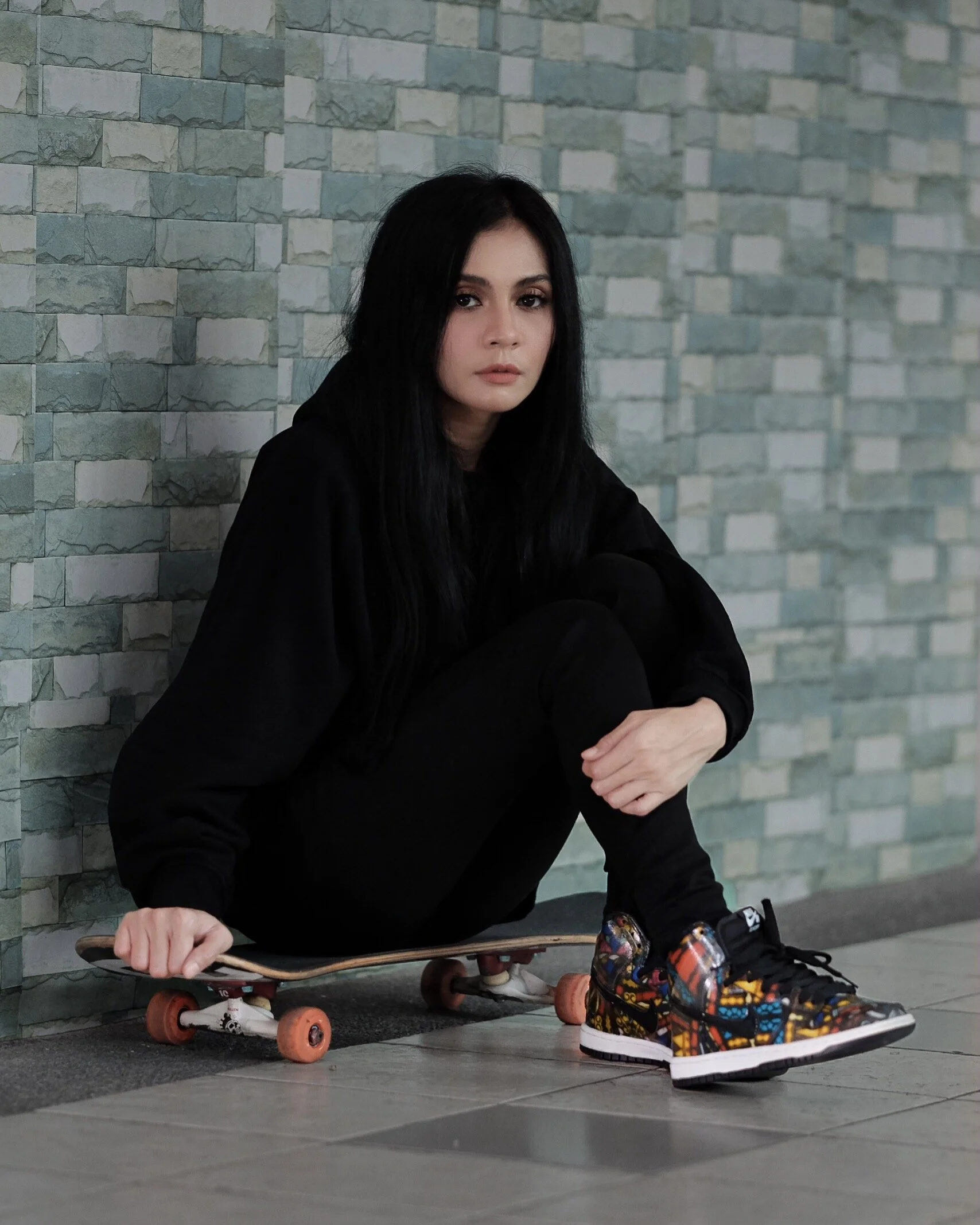 People Their Sneakers With Singer And Sneaker Collector Zizi Kirana Ox Street Magazine