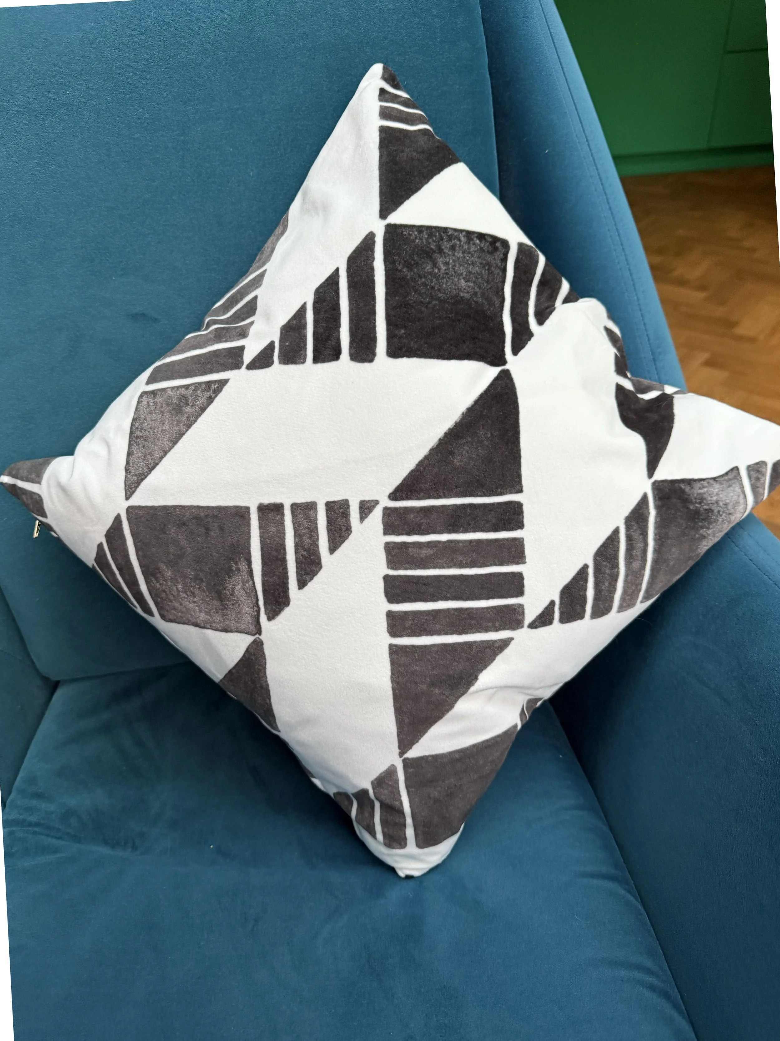 OFFICE CUSHION_0000_IMG_6559.jpg