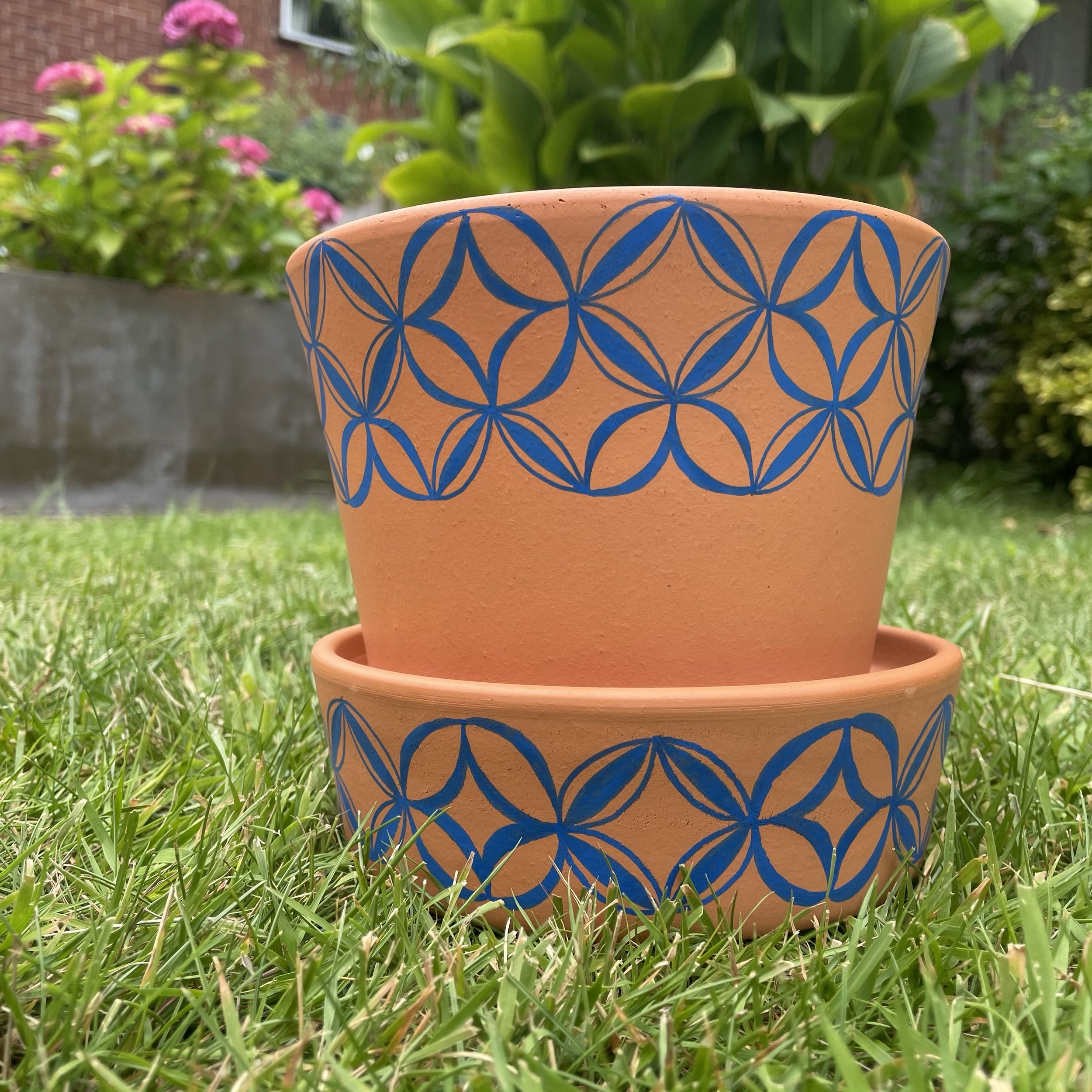 BLUE GEOMETRIC PLANT POT.jpg