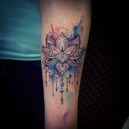 Tatuaje de flor de loto acuarela
