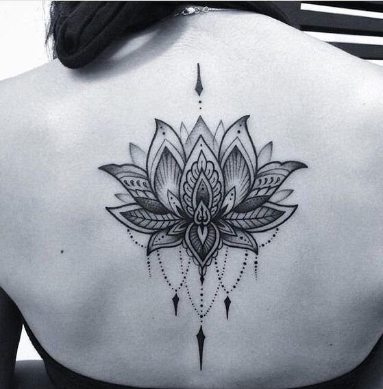 Tatuajes de flor de loto mandala