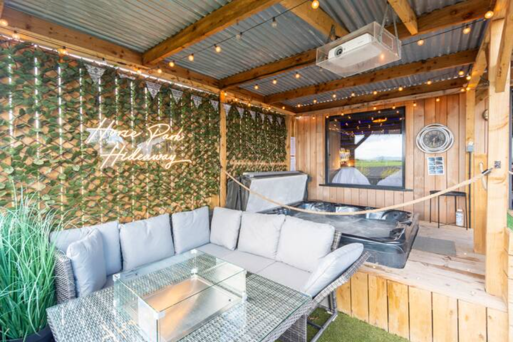Luxury Family Cabin Rental | Dog-Friendly | Horse Park Hideaway