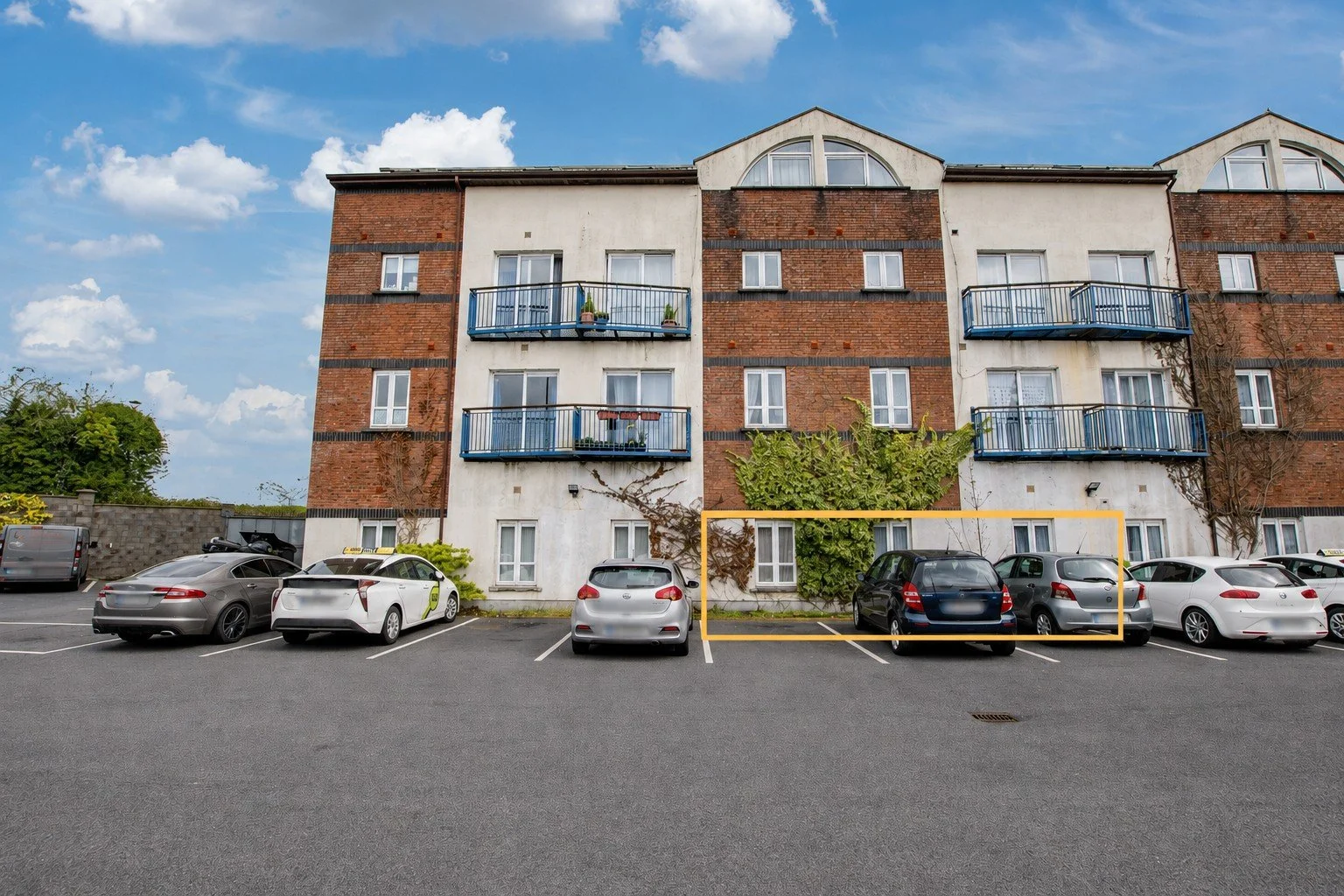 4 Harbour Court - 6 Yellow Lines.jpg
