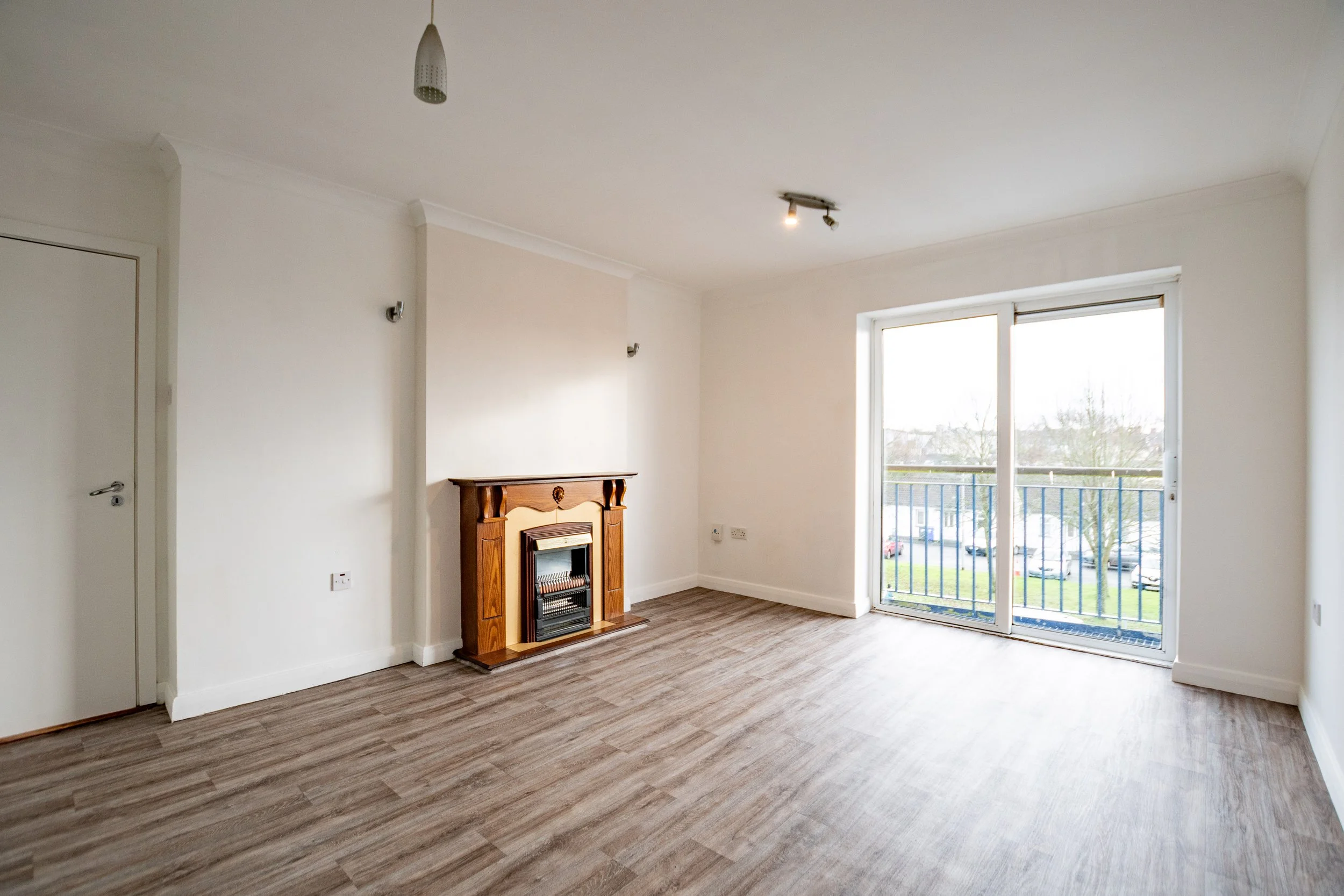 28 Harbour Court - 24.jpg