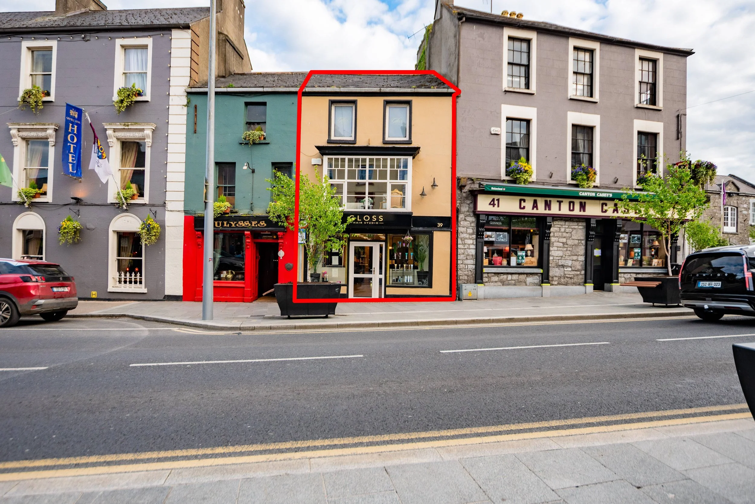 Gloss Hair Salon - 13 Red Lines.jpg