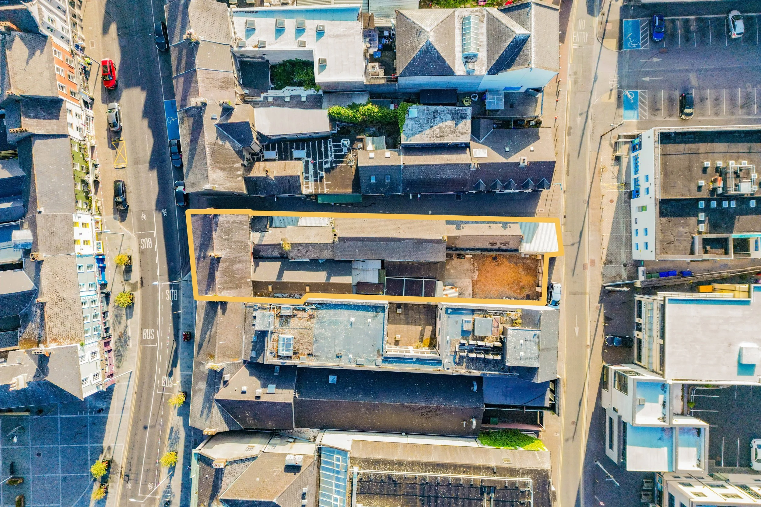 38 41 Oliver Plunkett St - 222 Yellow Lines.jpg