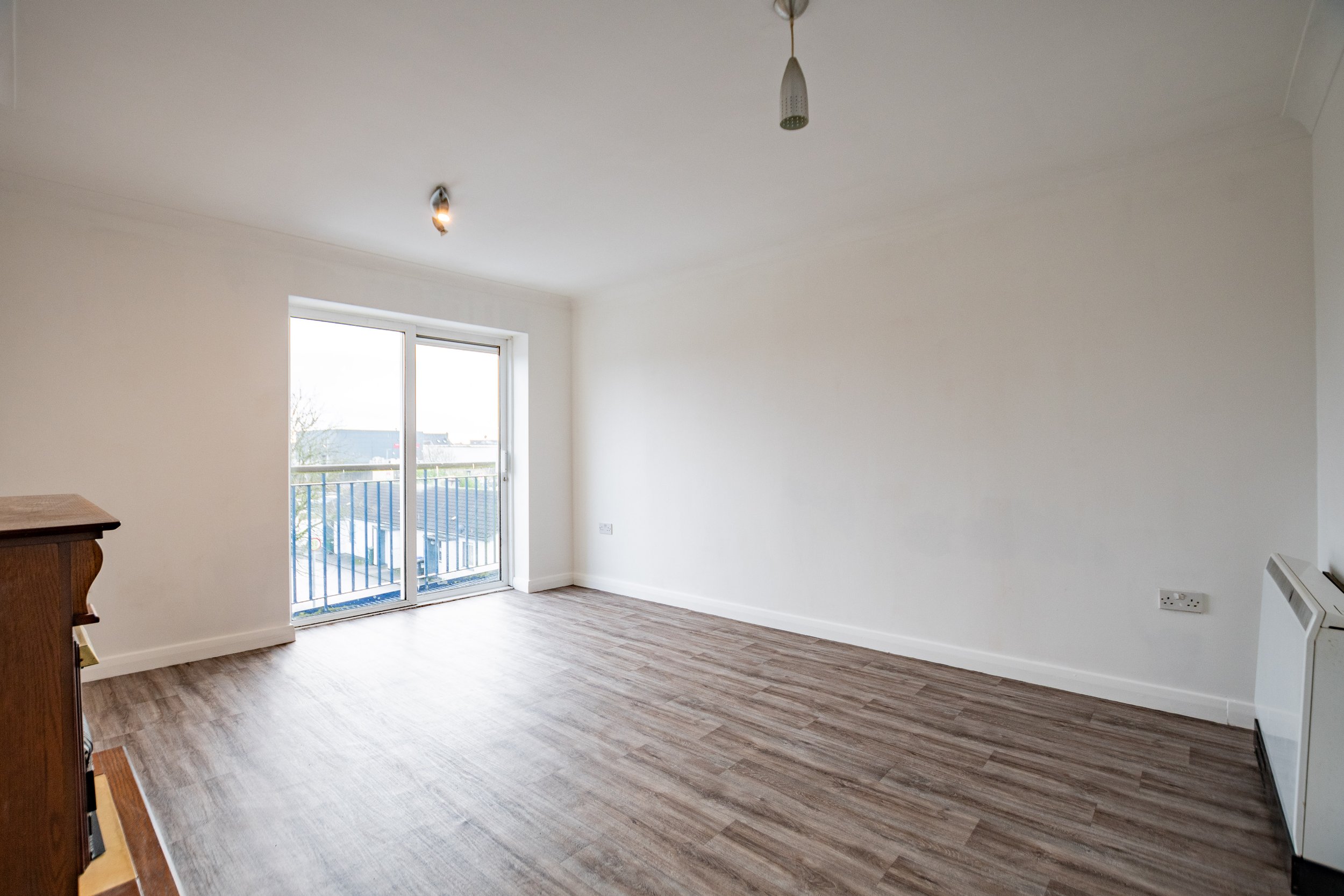 28 Harbour Court - 22.jpg