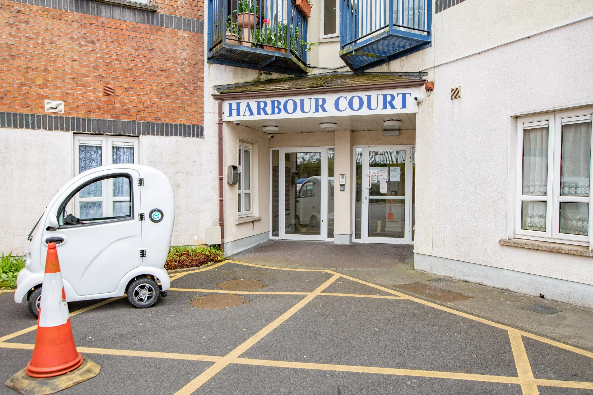 28 Harbour Court - 6.jpg