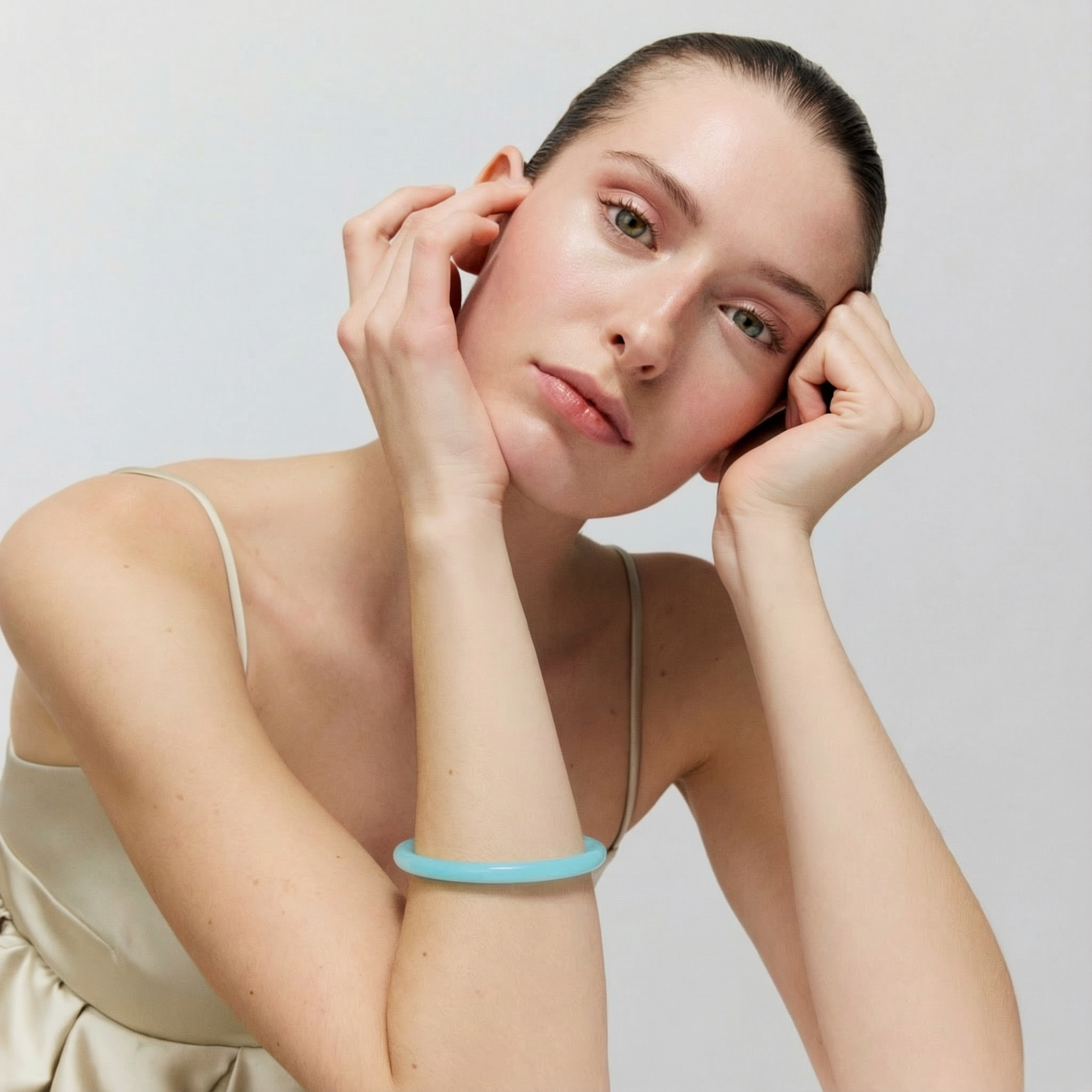 VB2511OPB Armreif Aurora Bangle opaline blue (1).png