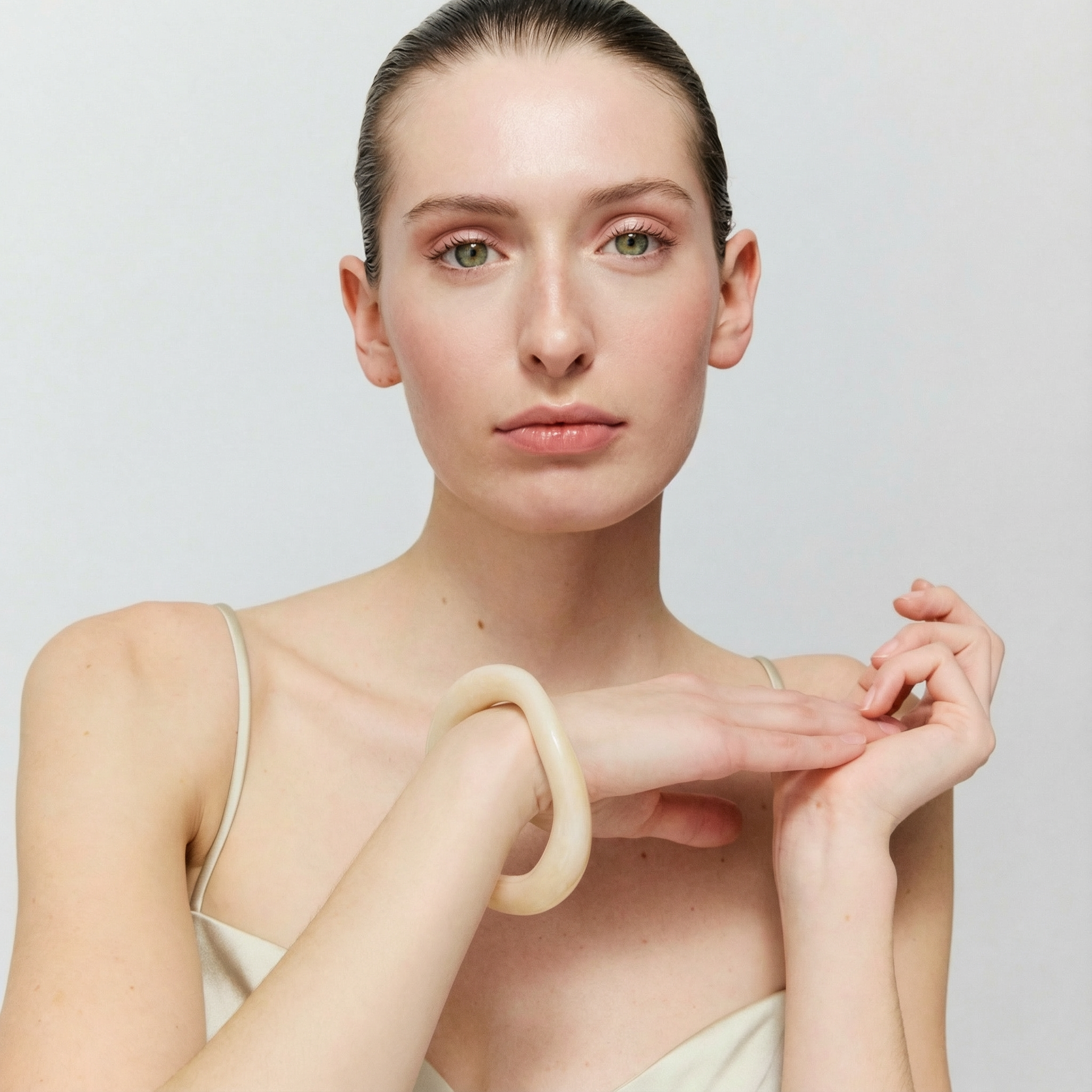 VB2508LAM Armreif Big Loop Bangle latte marble (1) (1).png