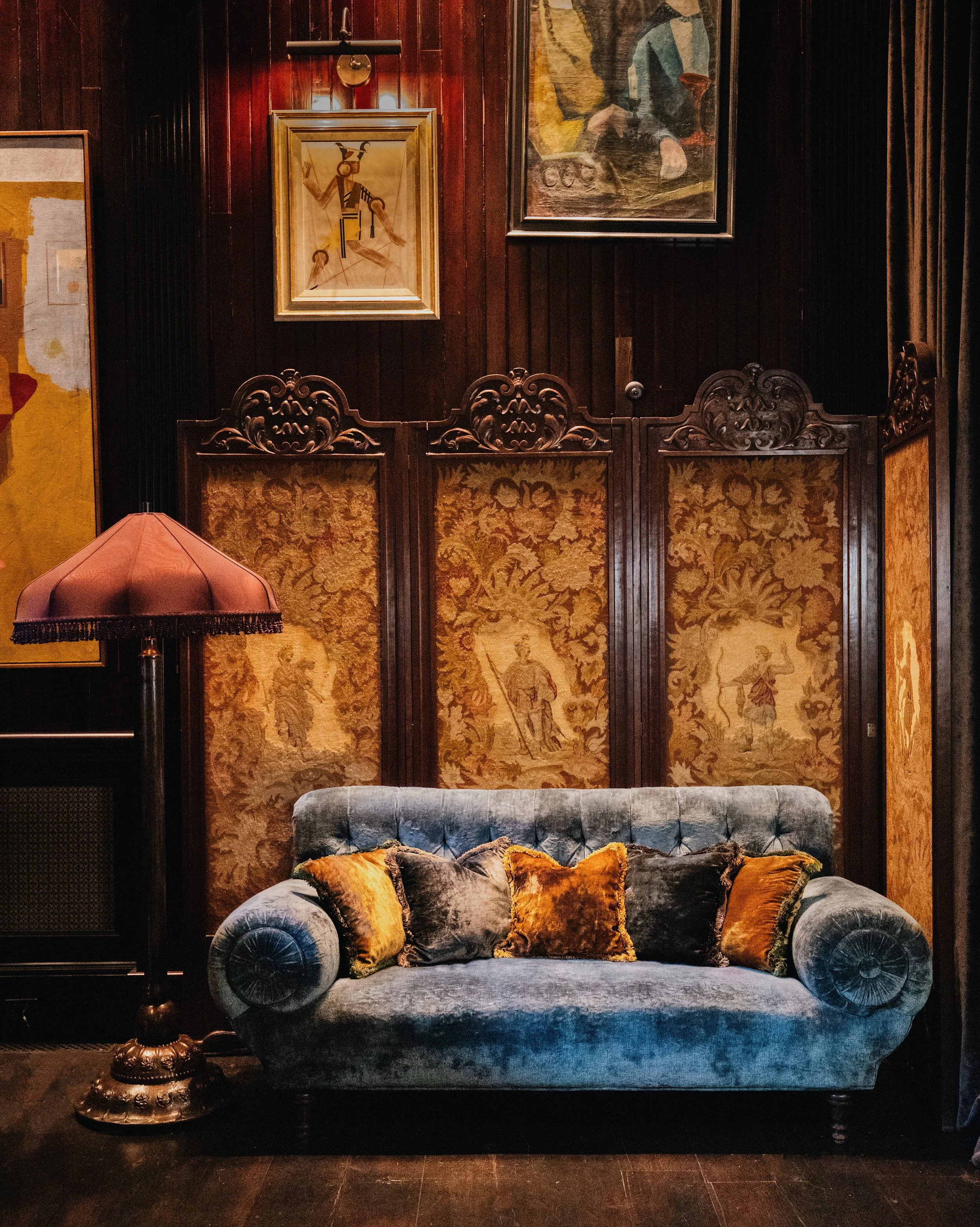 Lounge with funky texture