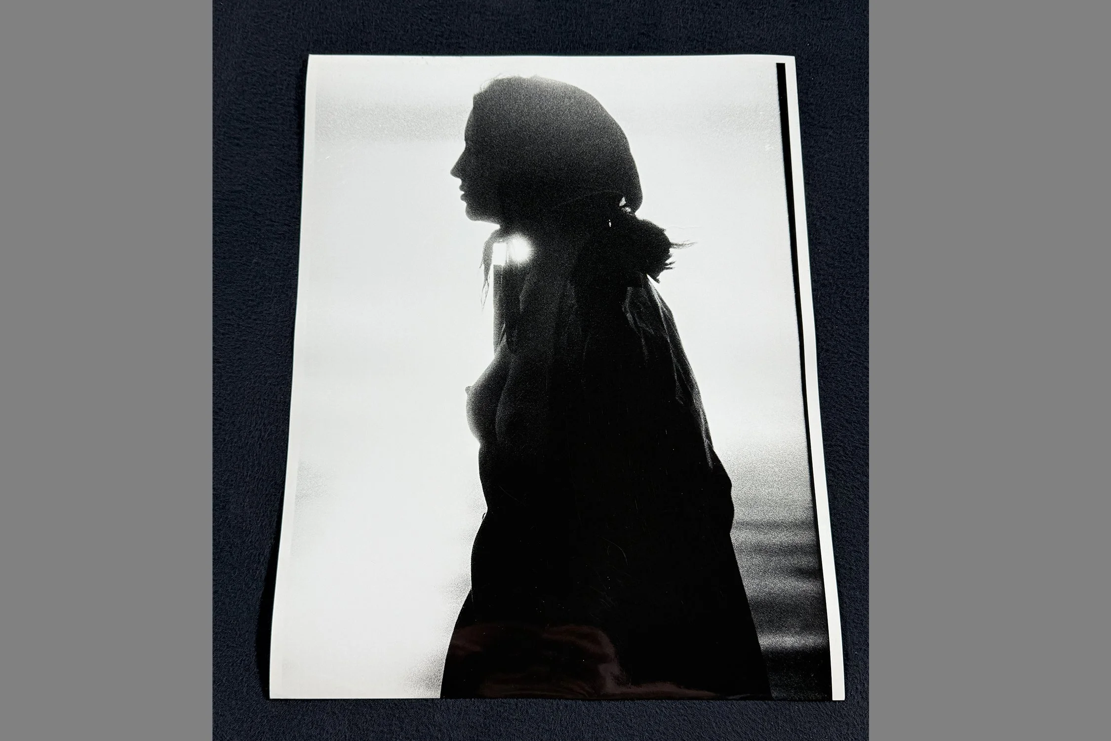 November-Girl-with-Sun-Flare-Recto-PIN-11243-1500-3-2.jpg