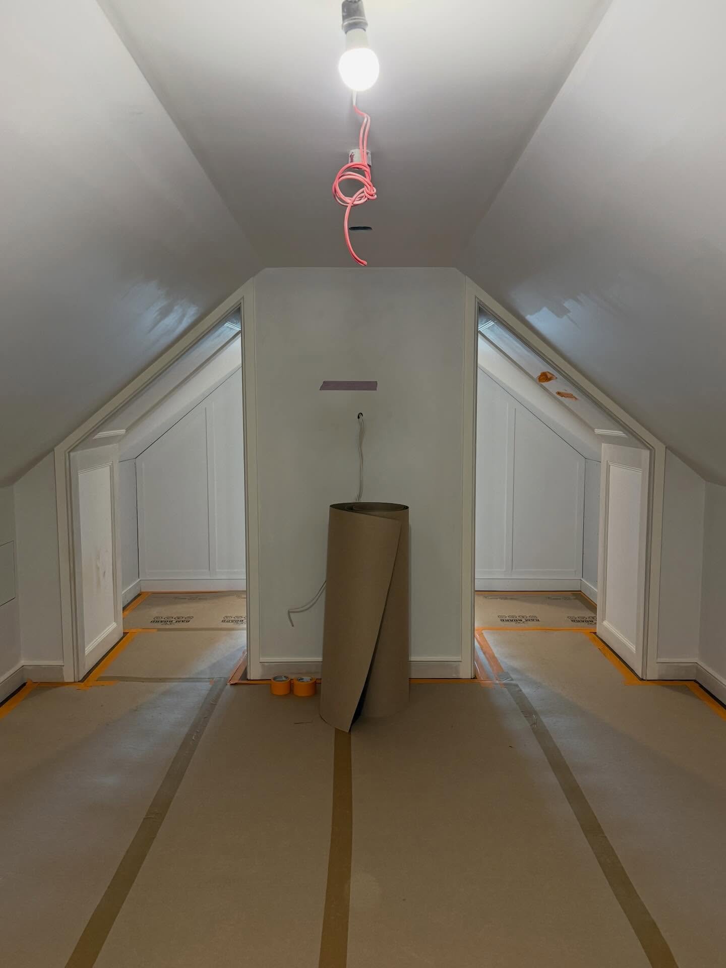 This third floor bedroom use to be wildly creepy.  It is finally well on its way to looking chic! @kellyrosendesign #shinglestylehouse #easthamptongutrenovation #savealltheoldhouses