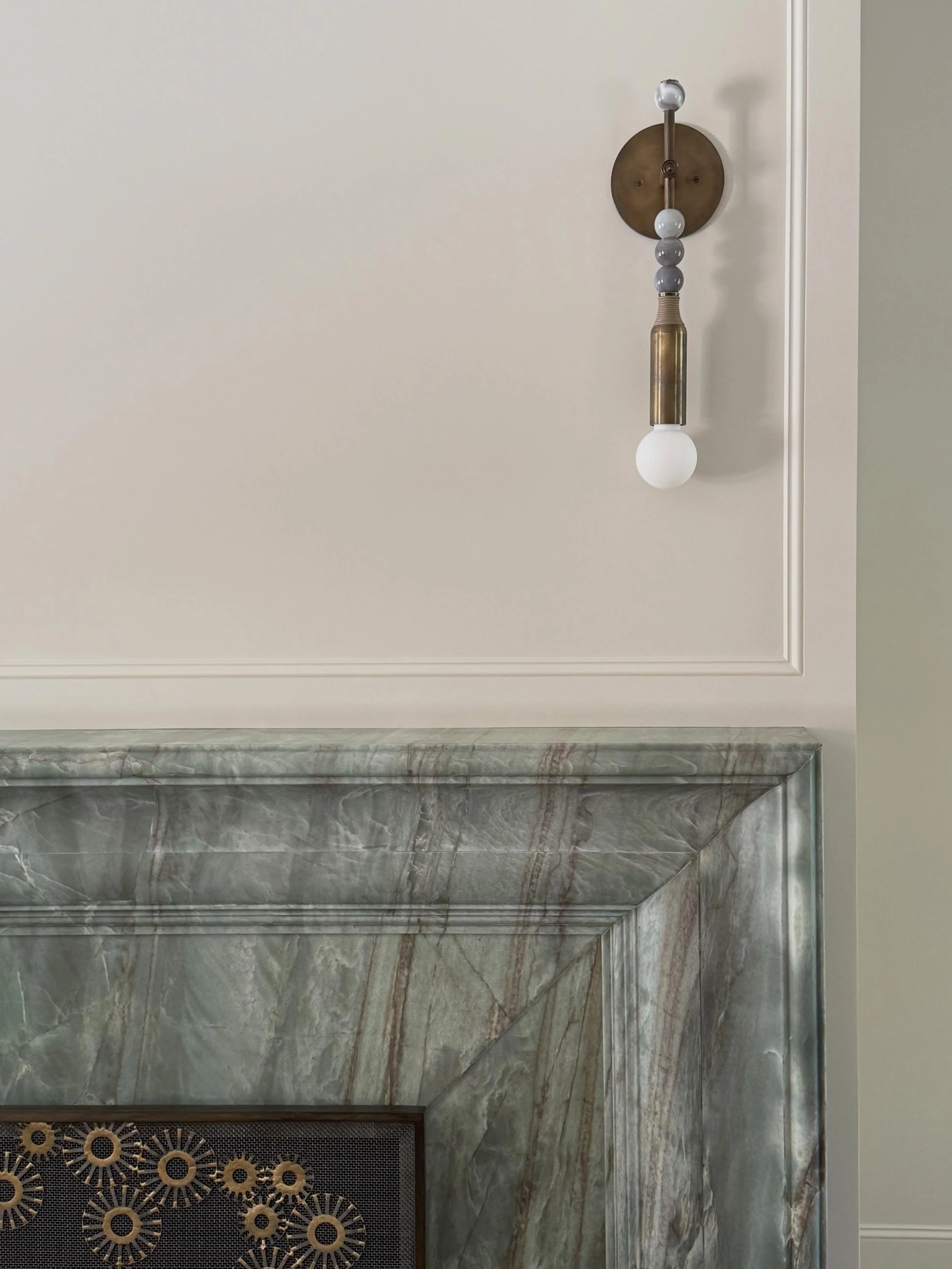 A very pretty moment in our East Hampton Living room.  @kellyrosendesign #easthampton #gutrenovation #shinglestylehouse