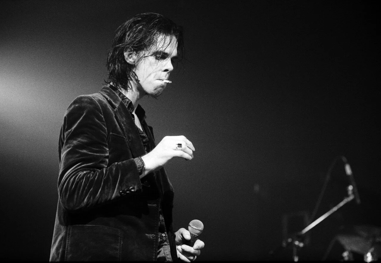Ник кейв молодой. Ник кейв. Red right hand ник кейв. Ник кейв лучшее. Nick cave and the bad seeds.