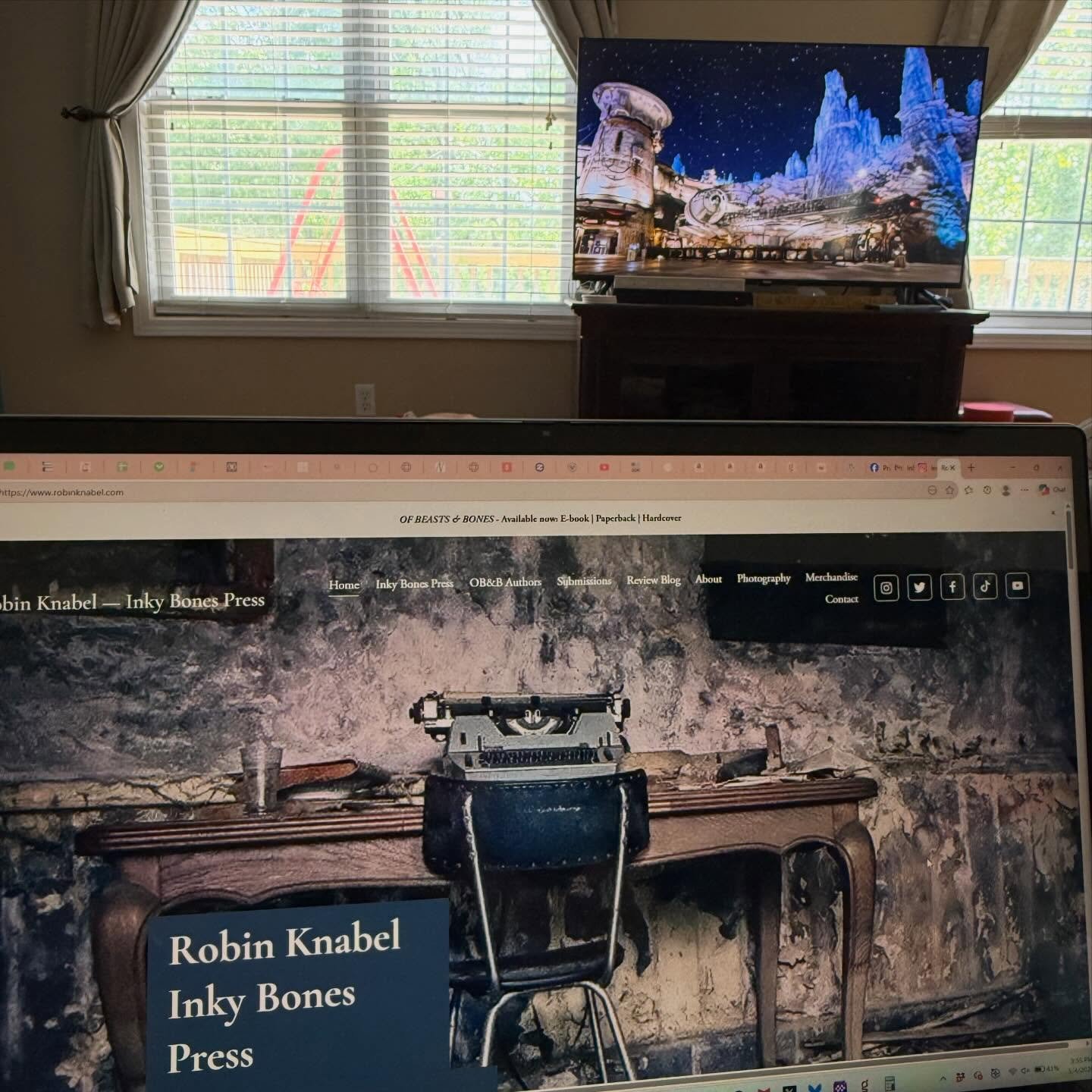 Just realized I&rsquo;ve had this #starwars asmr going for nearly 5 hours.

It&rsquo;s been a busy day here with Of Beasts &amp; Bones out for its first week, a virtual @zooloosbooktours starting today for the next week, &amp; a cover reveal for The 