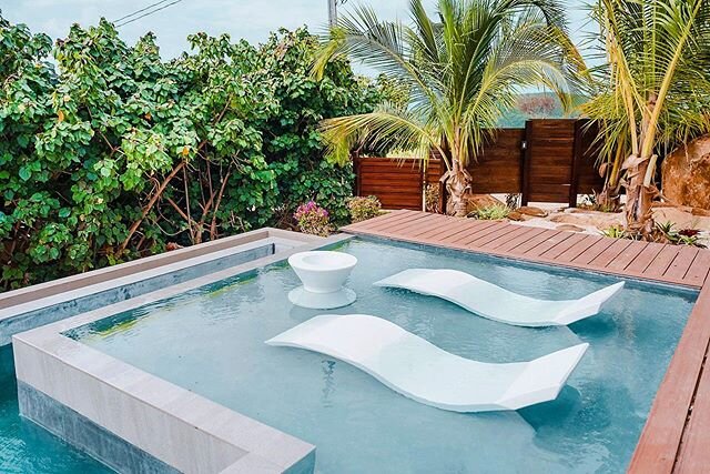 A dip in this pool is all you need.💧 #puntaflamenco #puntaflamencovillas #culebra #culebrapr #puertorico #pool #private #airbnb 
Check us out in airbnb or @joinajoin : PUNTA FLAMENCO POOLSIDE VILLA