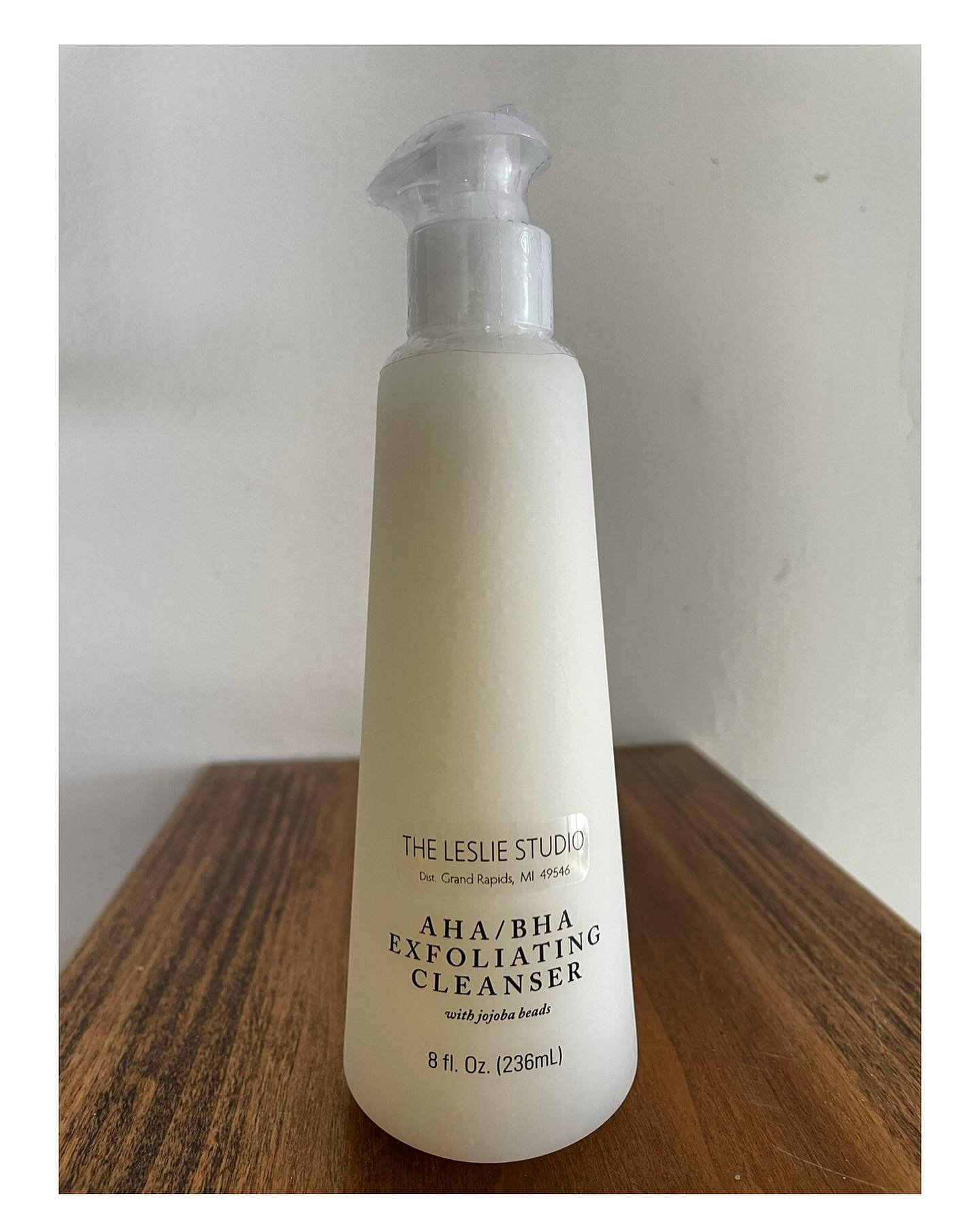 Accelerate the natural skin renewal process using Alpha and Beta Hydroxy acids. A foaming cleanser that removes makeup and impurities, promoting a clearer &amp; brighter complexion.