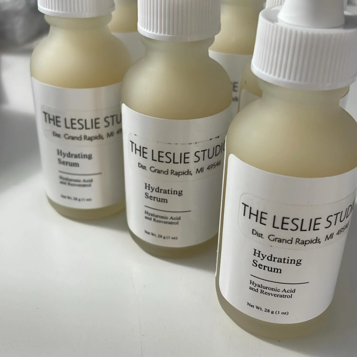 Boost your skin hydration while using Hyaluronic Acid to loc in moisture.