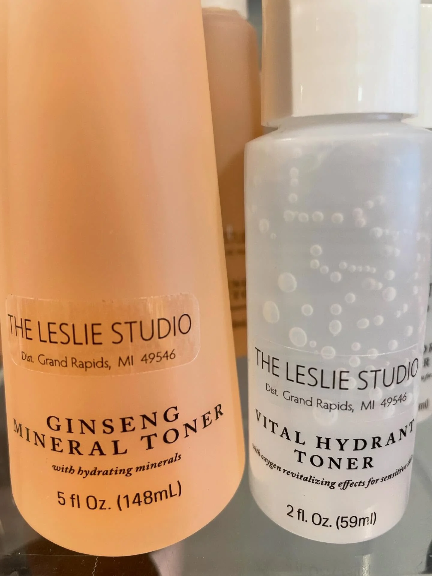 With just a spritz, hydrate your skin with Ginseng Toner. Feeling dull and dry? Revitalize and Refresh your skin with Vital Hydrant Gel toner.