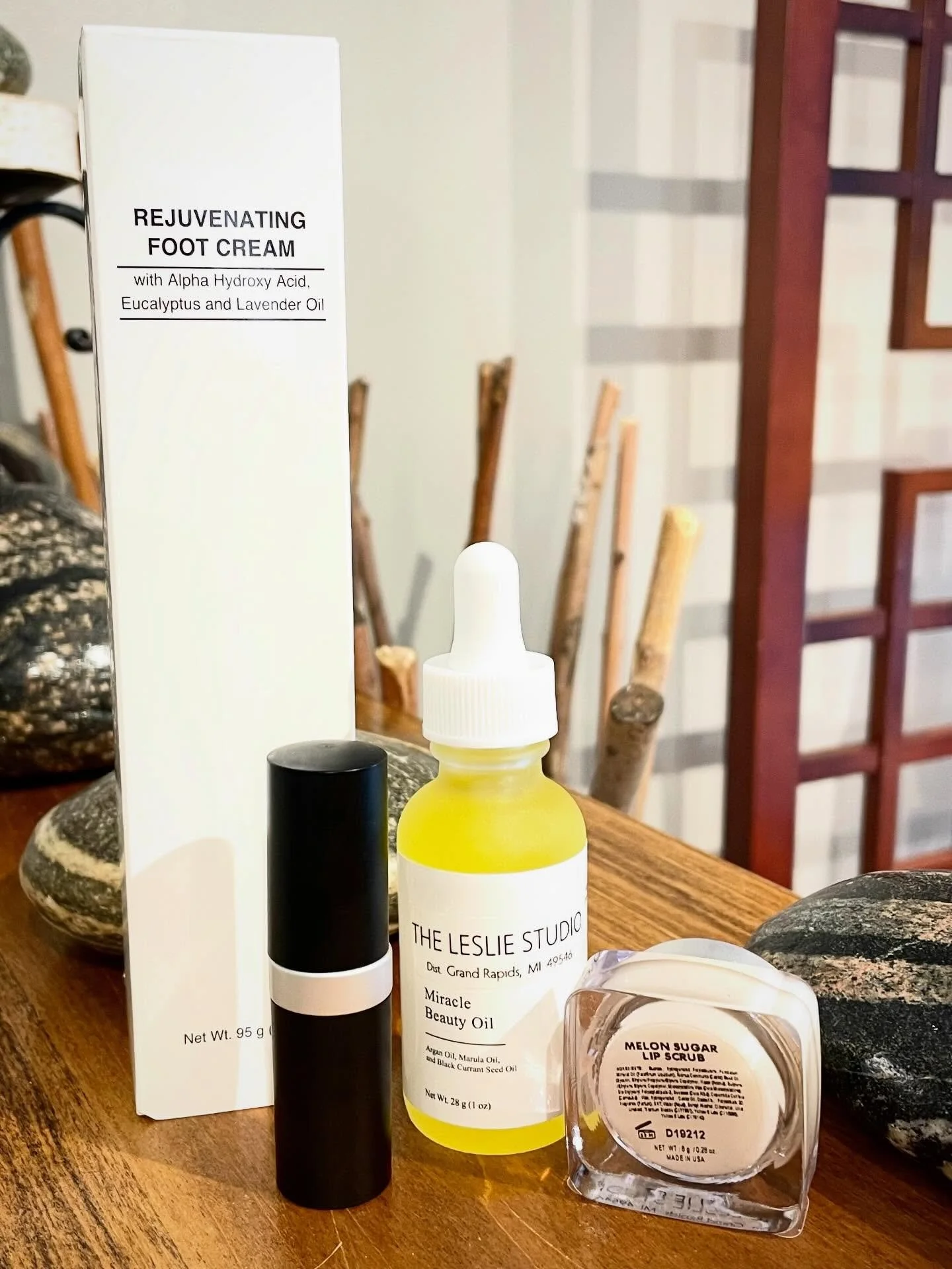 💝THE STUDIO LOVE GIFT! 💝 PERFECT FOR NEW MOMS, A FRIEND IN RECOVERY, SYMPATHY OR A JUST BECAUSE YOU CARE&hellip; Take care of your skin from head to toe! Apply *Miracle oil* to your face to give your skin deep hydration. Quickly absorbs into the sk