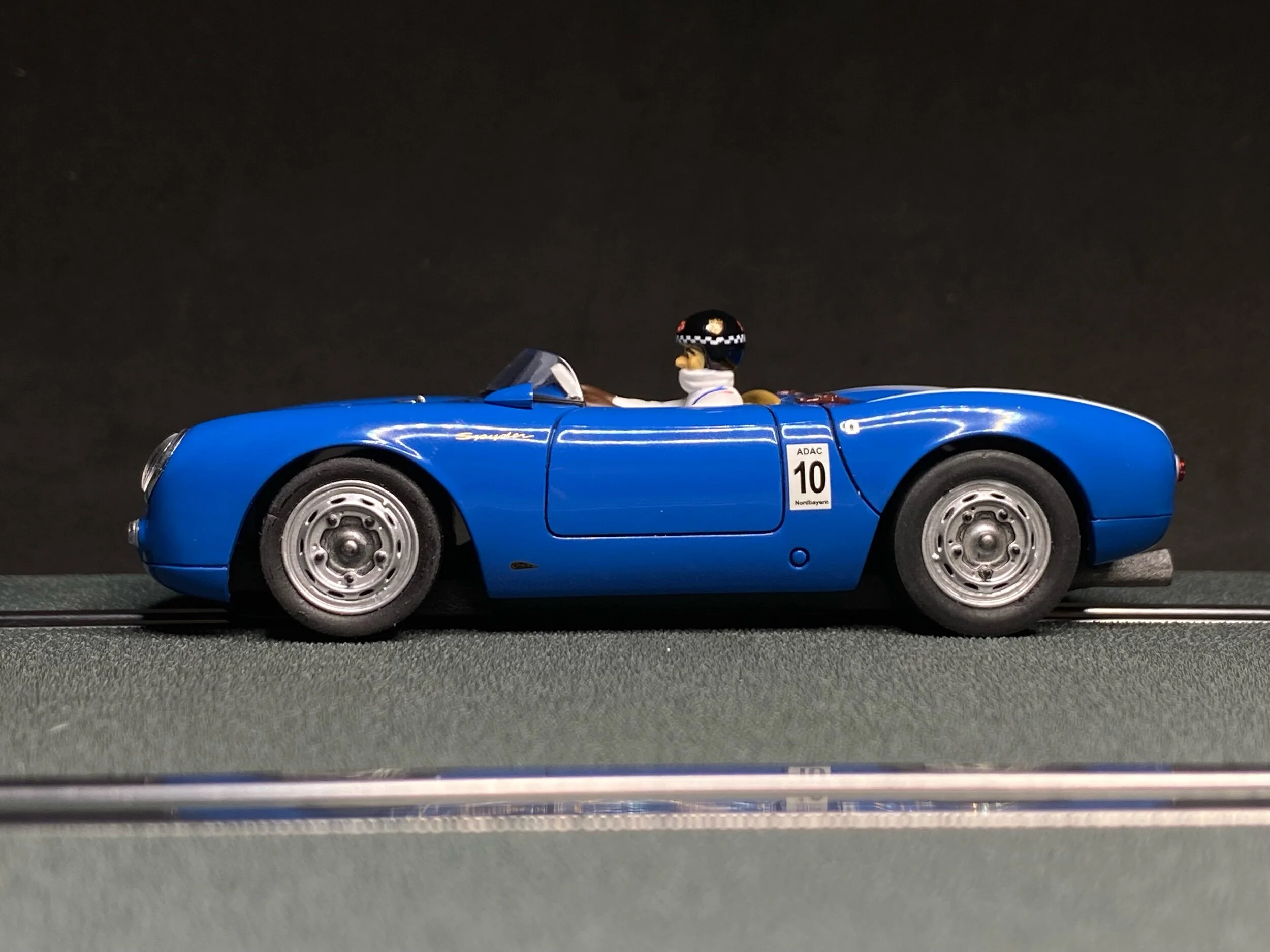 7333C8F2-956E-4306-ABD5-9C767B1C223A