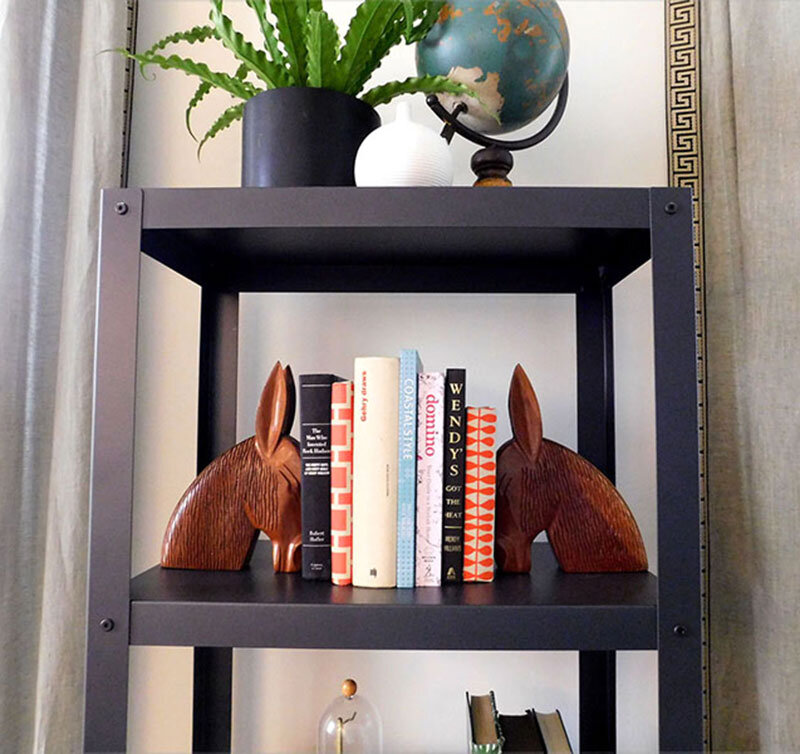 How To Style A Bookshelf When You Have, How To Style A Bookcase With Bookshelf On Top Of Screen