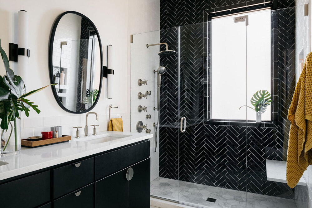 Modern Black And White Bathroom Reveal Sarah Montgomery Design - What Color Towels For A Black And White Bathroom