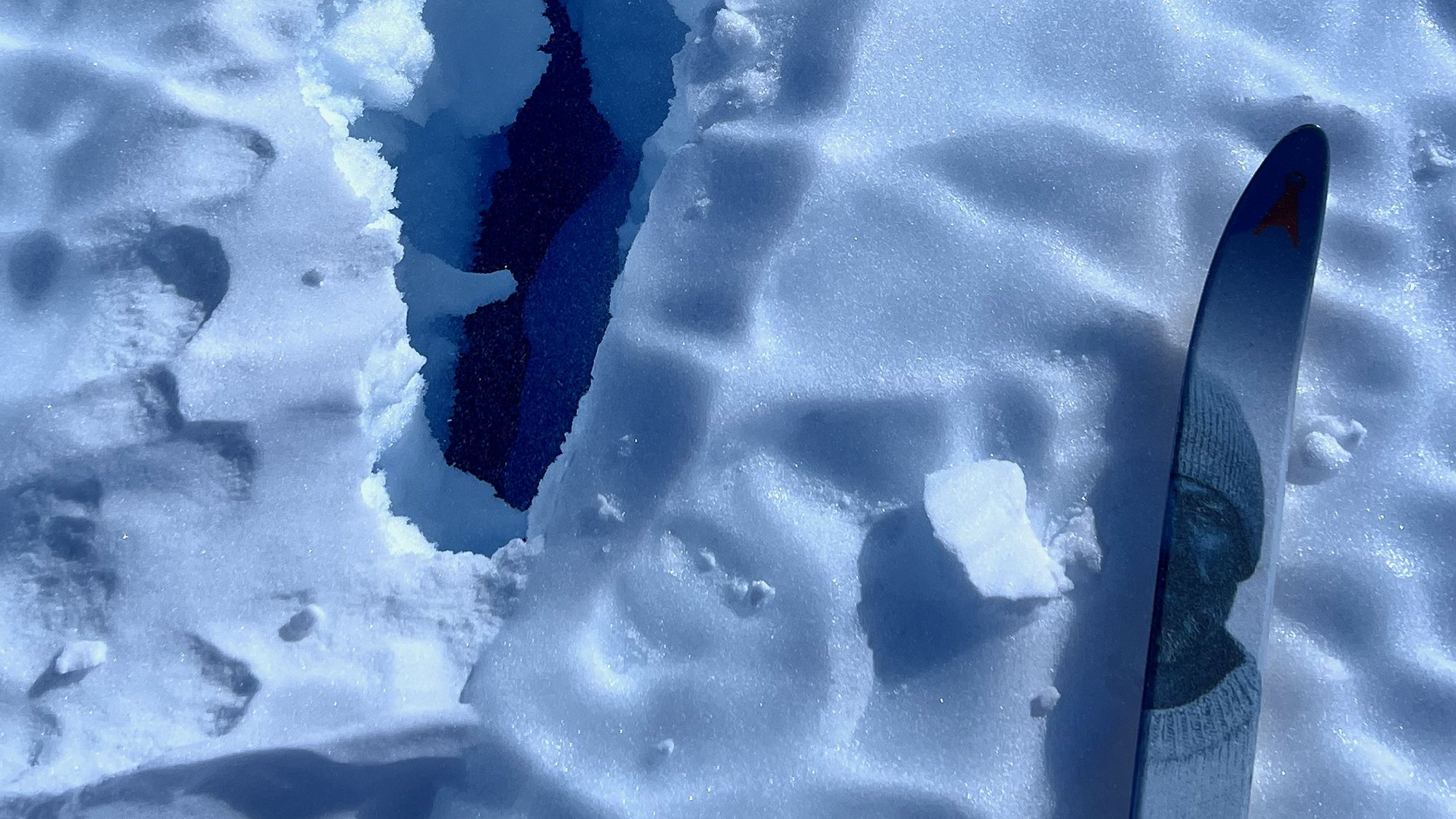 Lars calls Day 3 a crevasse hell: crevasses and holes on all sides, plus snowdrifts. But we made it through in a good way.”