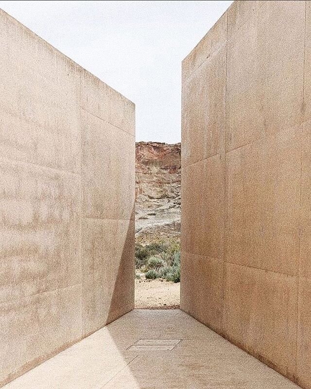 The first hotel we&rsquo;re dying to visit after social distancing/ self isolation/ quarantine is over 🤤⠀
📷: @amangiri⠀
⋒⠀
⋒⠀
⋒⠀
#boutiquehotels #traveldesigner #traveladvisor #travelinspo #travelagain✈️ #amangiri #aman #utah #canyonpoint