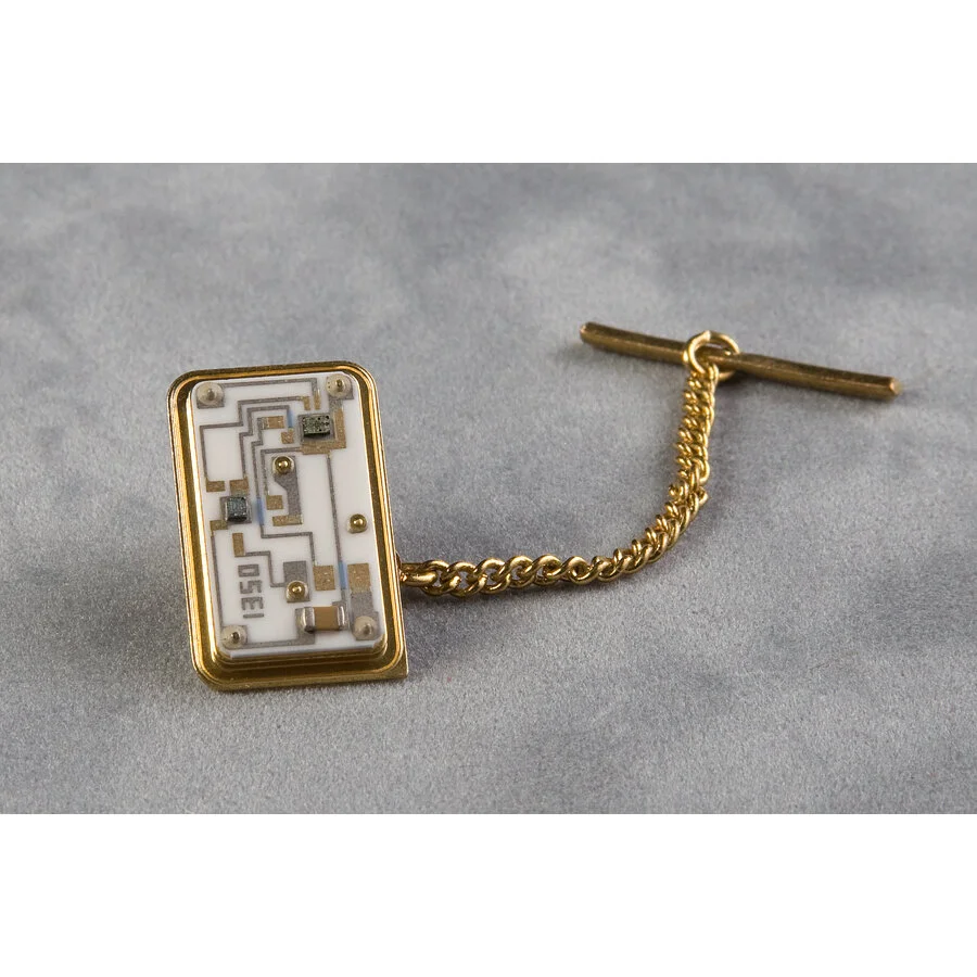 Gold Oscillator Tie Pin