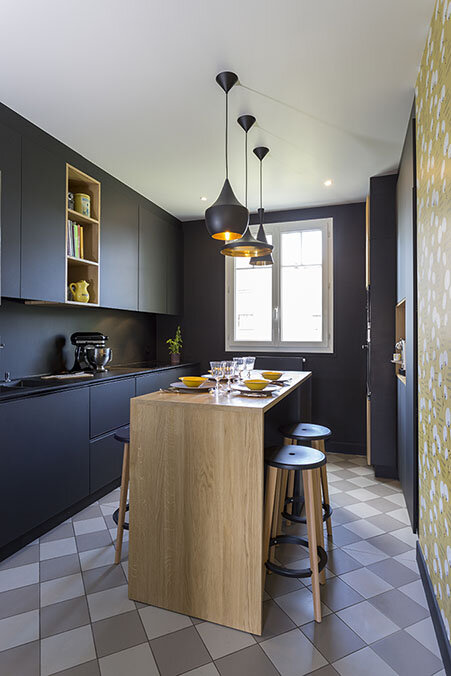 cuisine noir et bois-cuisine-noire-black-kitchen-bois-wood-catherine bouvier auffray-bulles et taille-crayon-architecte intérieure.jpg