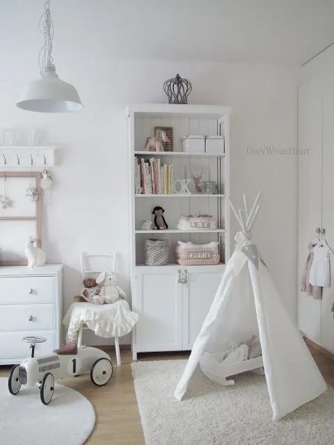 décoration- blanche-chambre enfant-architecture intérieure-crayon-catherine bouvier auffray-paris-nice-cannes-versailles-design-luxe.jpg