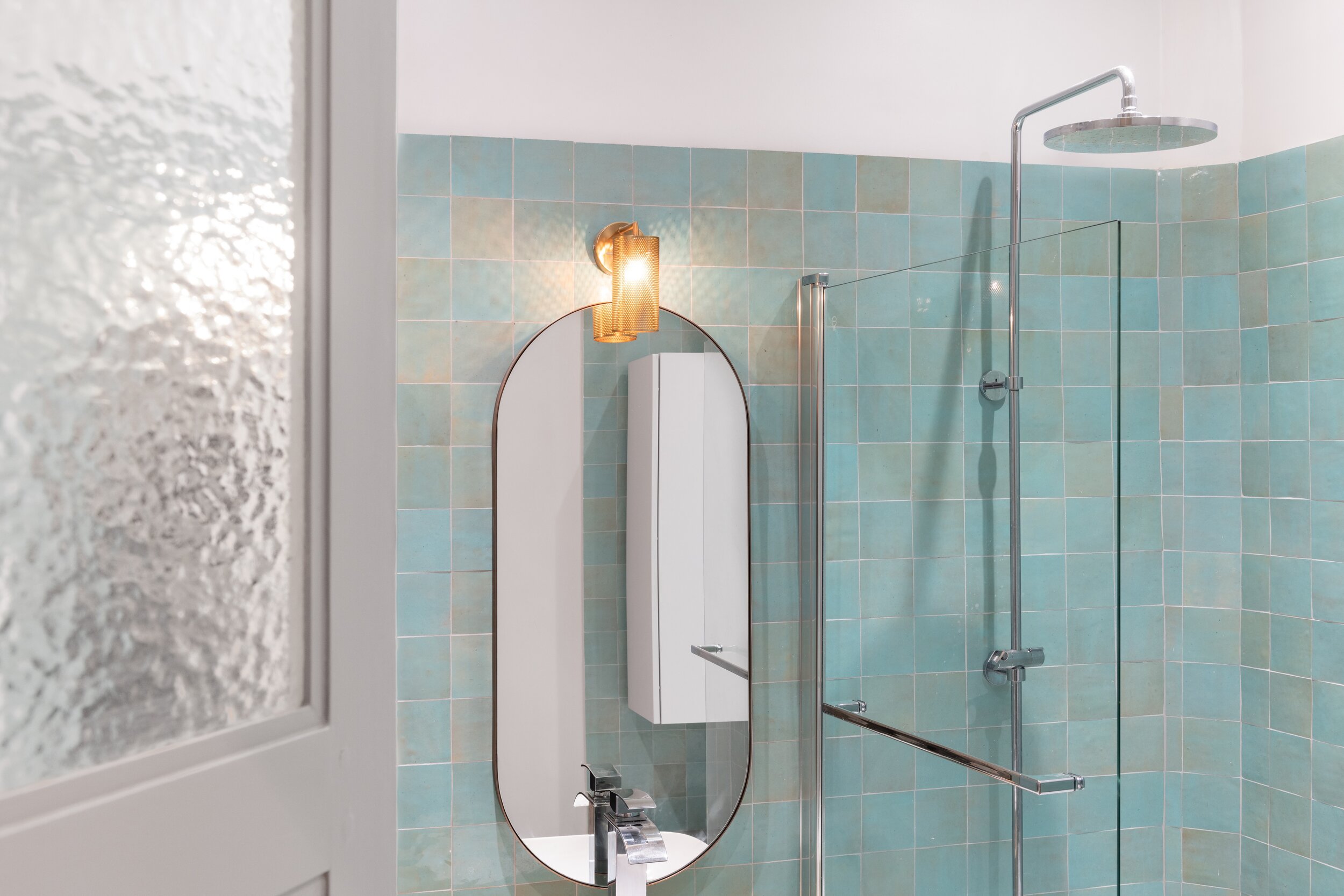 Salle de bain-zelliges-vert-miroir-decoration-interieure-architecte-paris-detail.jpg