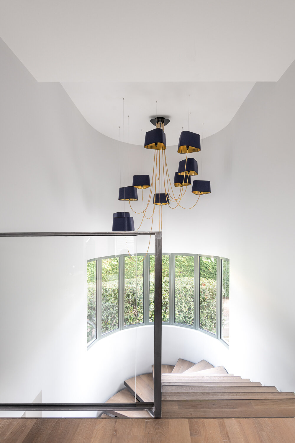 Escalier-luminaire-nuage-designheure-bleu-dore-architecte-interieur-cote d'azur-nice.jpg