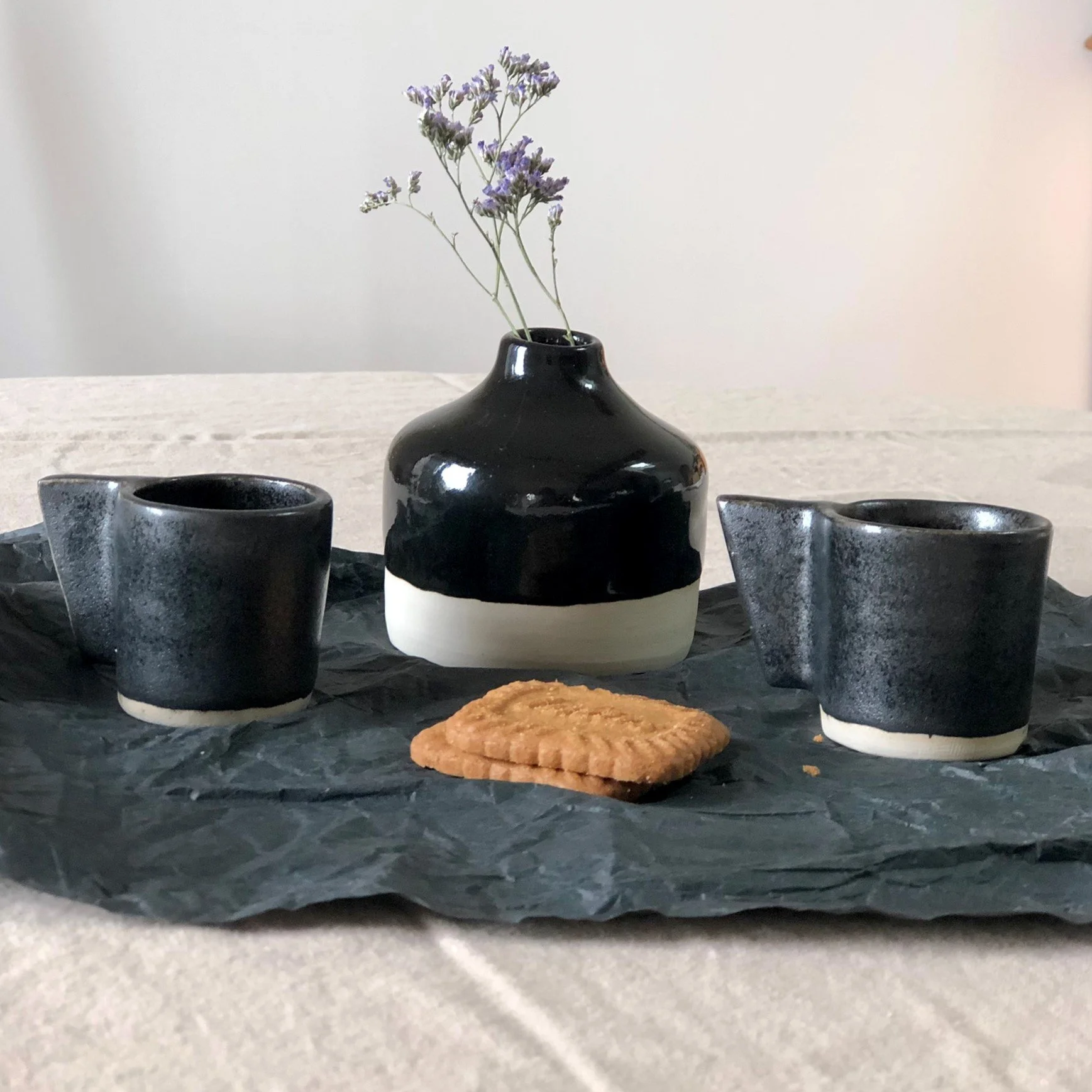 tasses NOZ et vase céramique noir mat et brillante artisanat.jpg.jpg