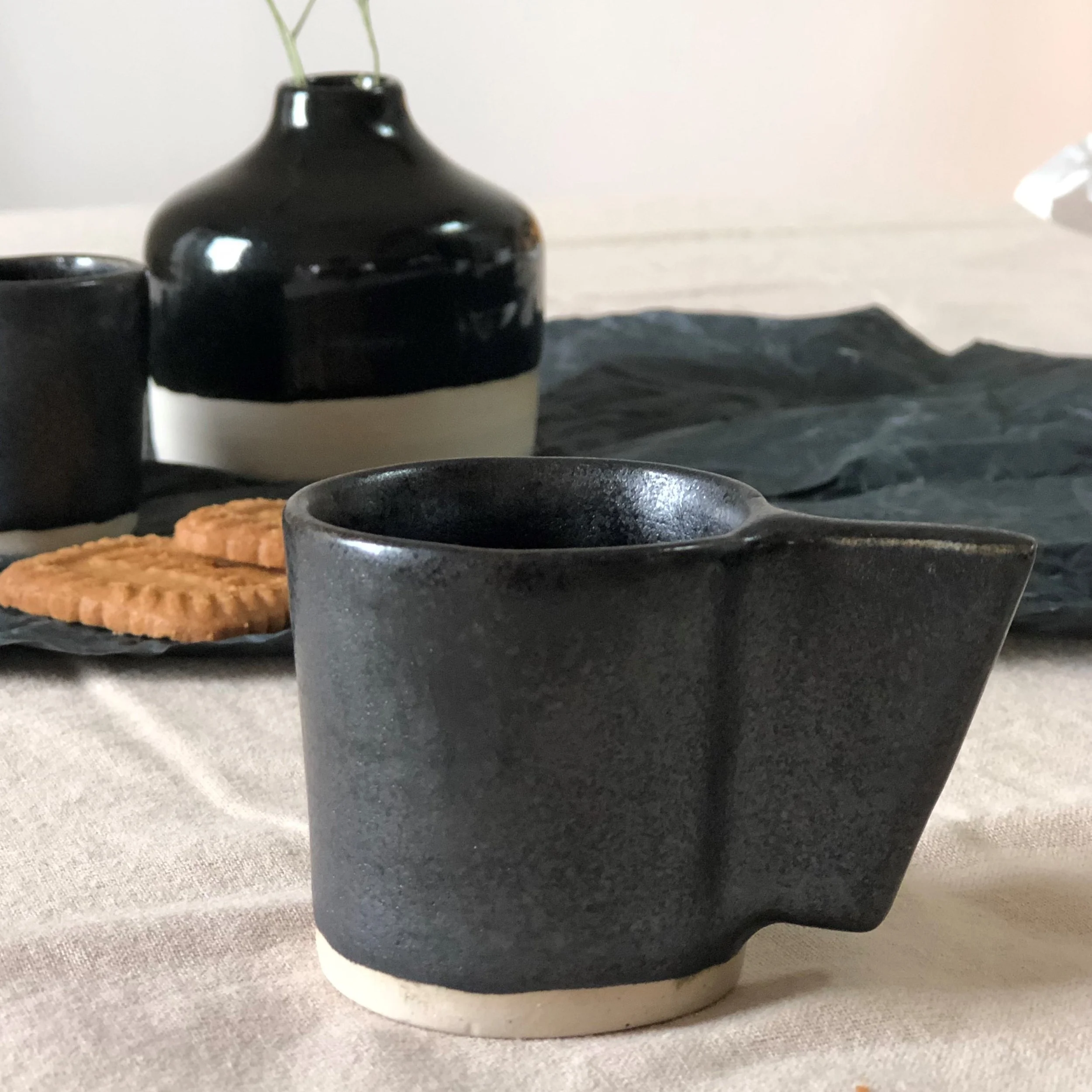 tasse céramique noir mat artisanat Galia KATBEY LTD2.jpg